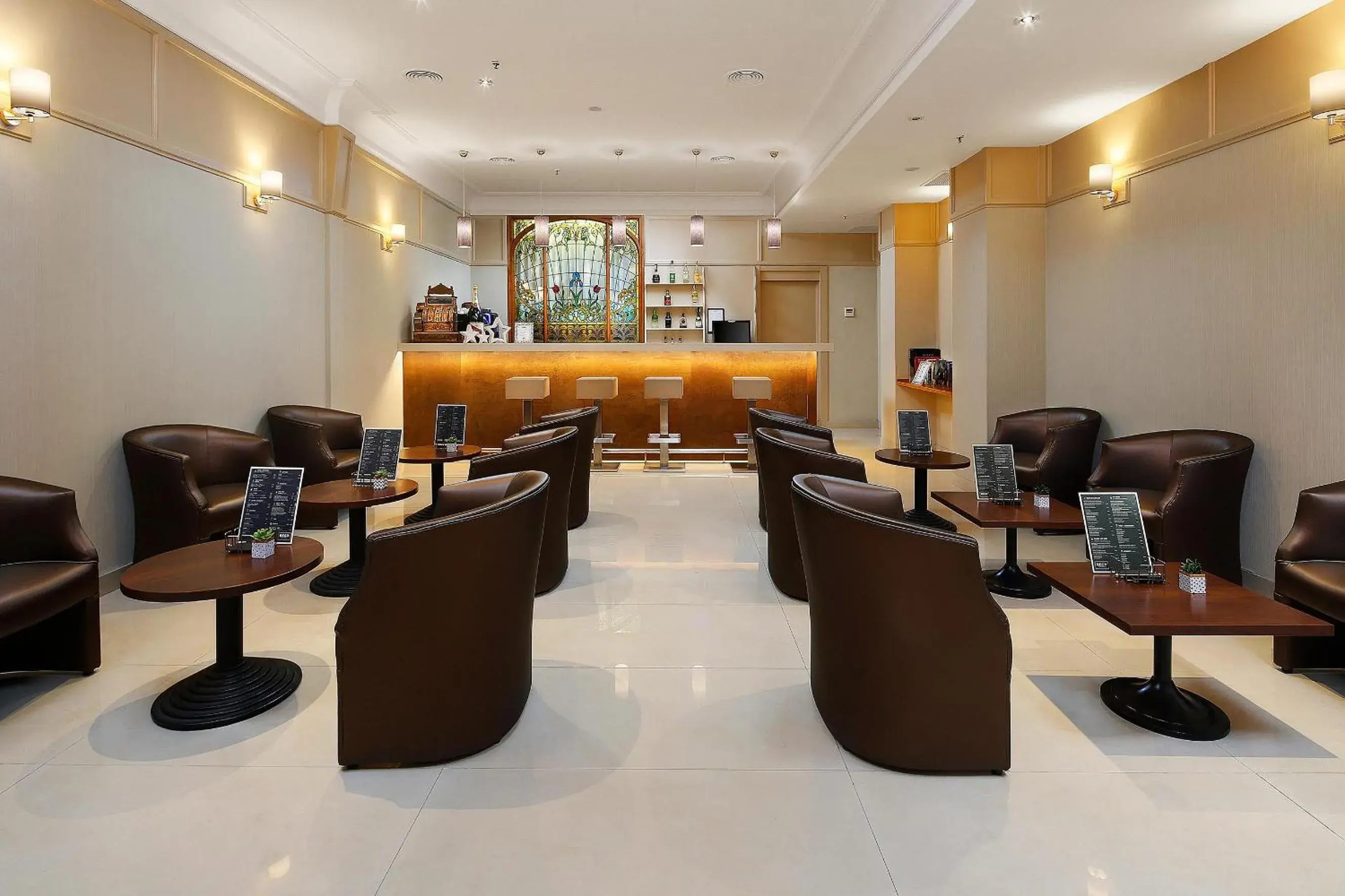 Lounge or bar in HCC Regente Lounge or bar in HCC Regente