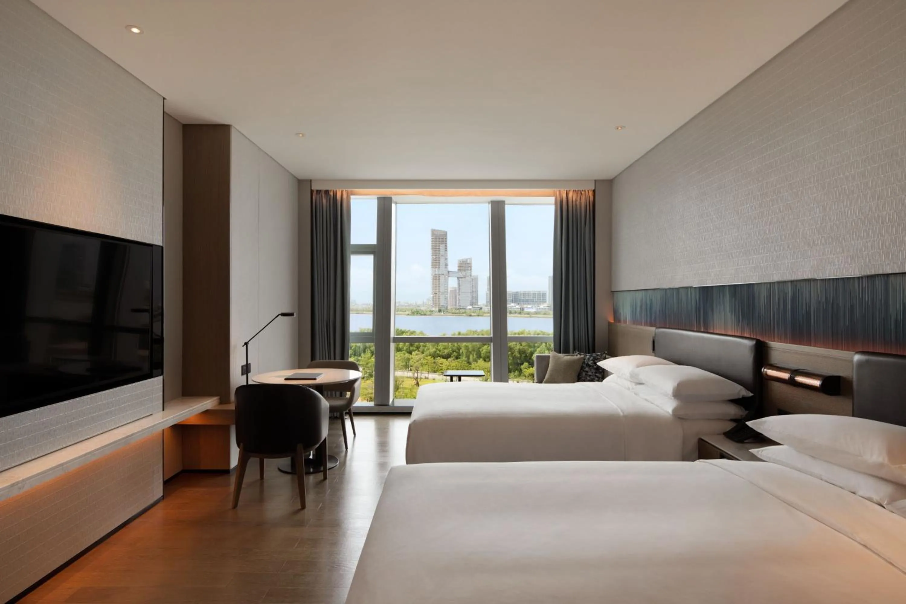 Photo of the whole room, Bed in Guangzhou Marriott Hotel Nansha