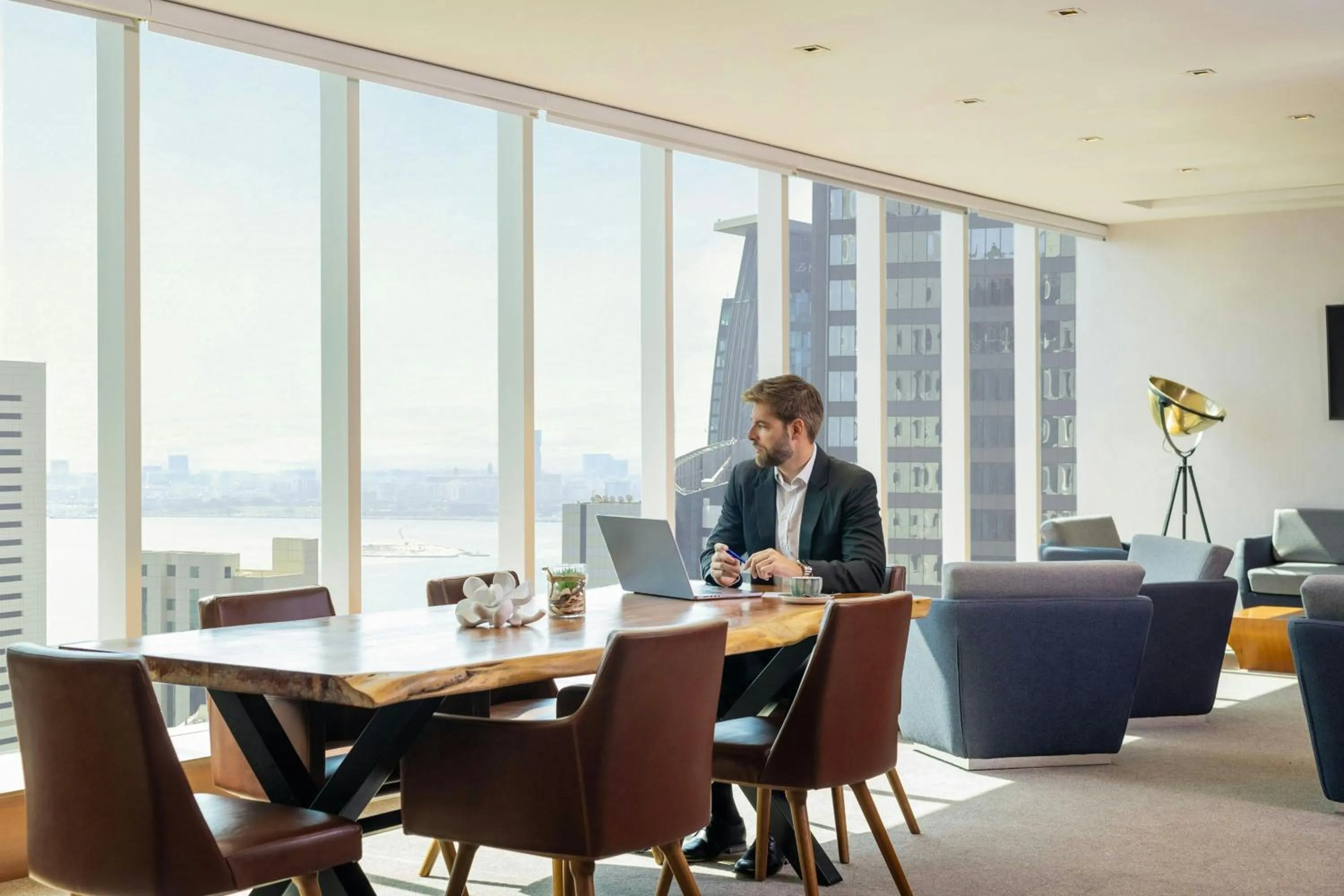 Lounge or bar in Delta Hotels by Marriott City Center Doha