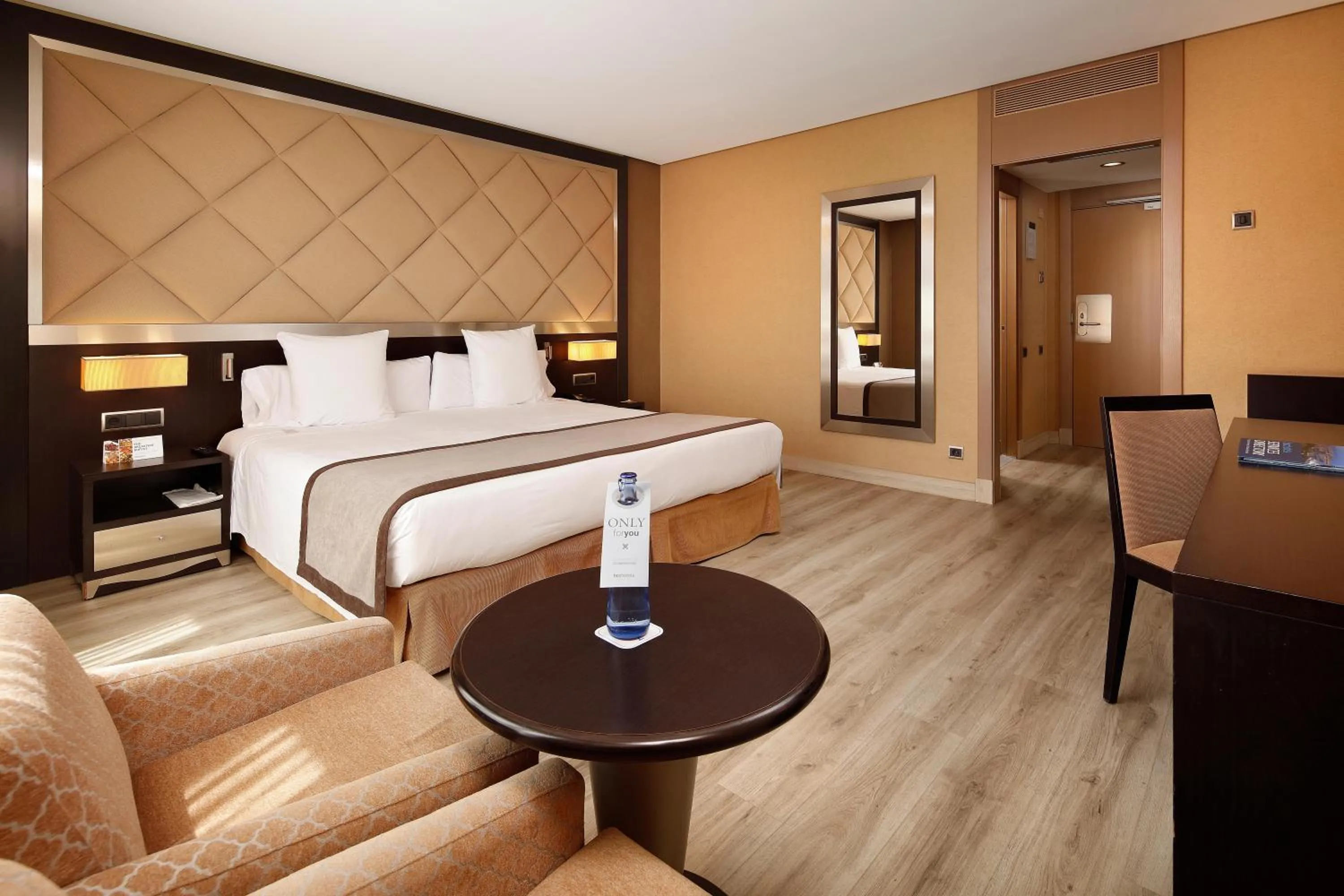 Photo of the whole room, Bed in HCC St. Moritz