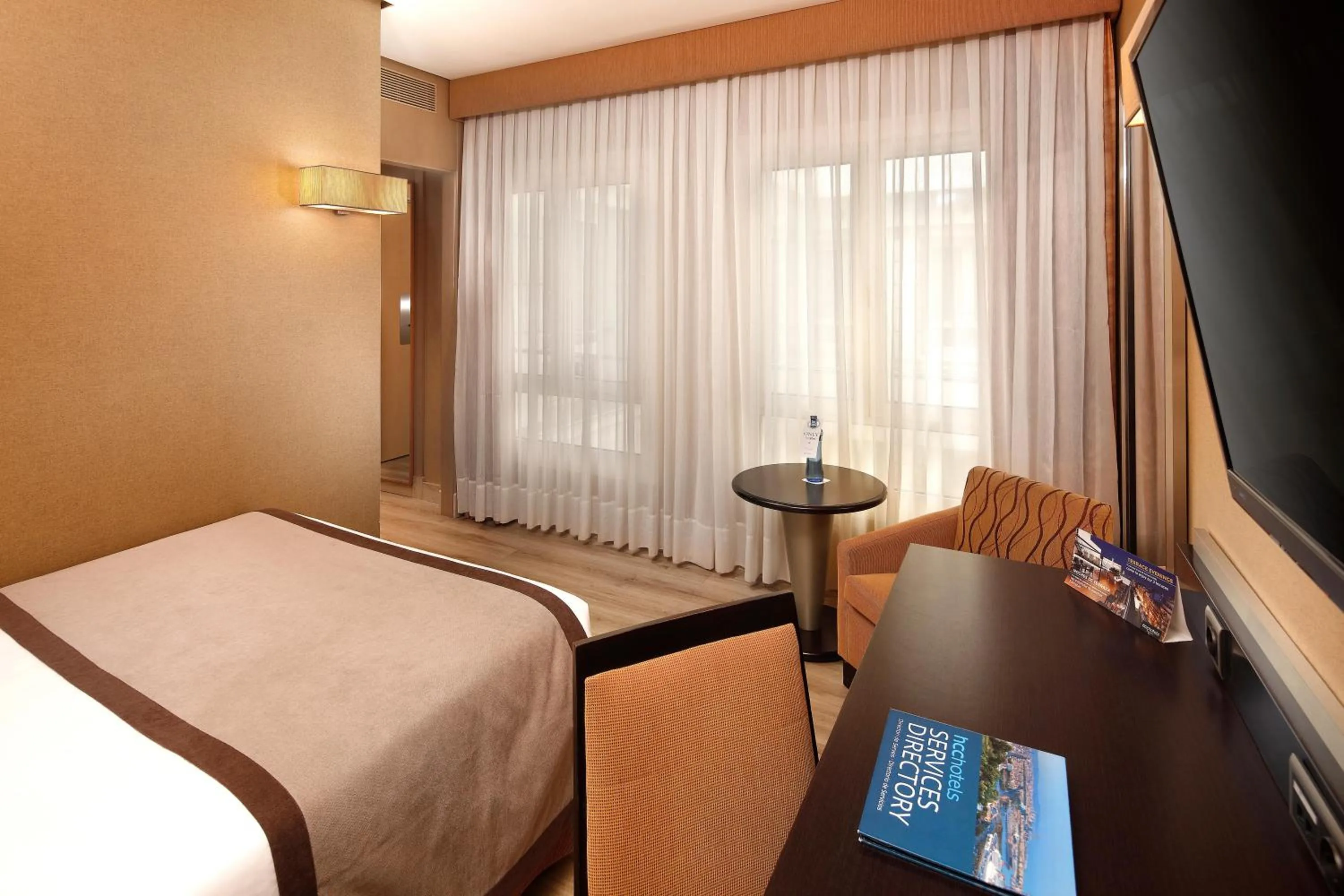 Photo of the whole room, Bed in HCC St. Moritz