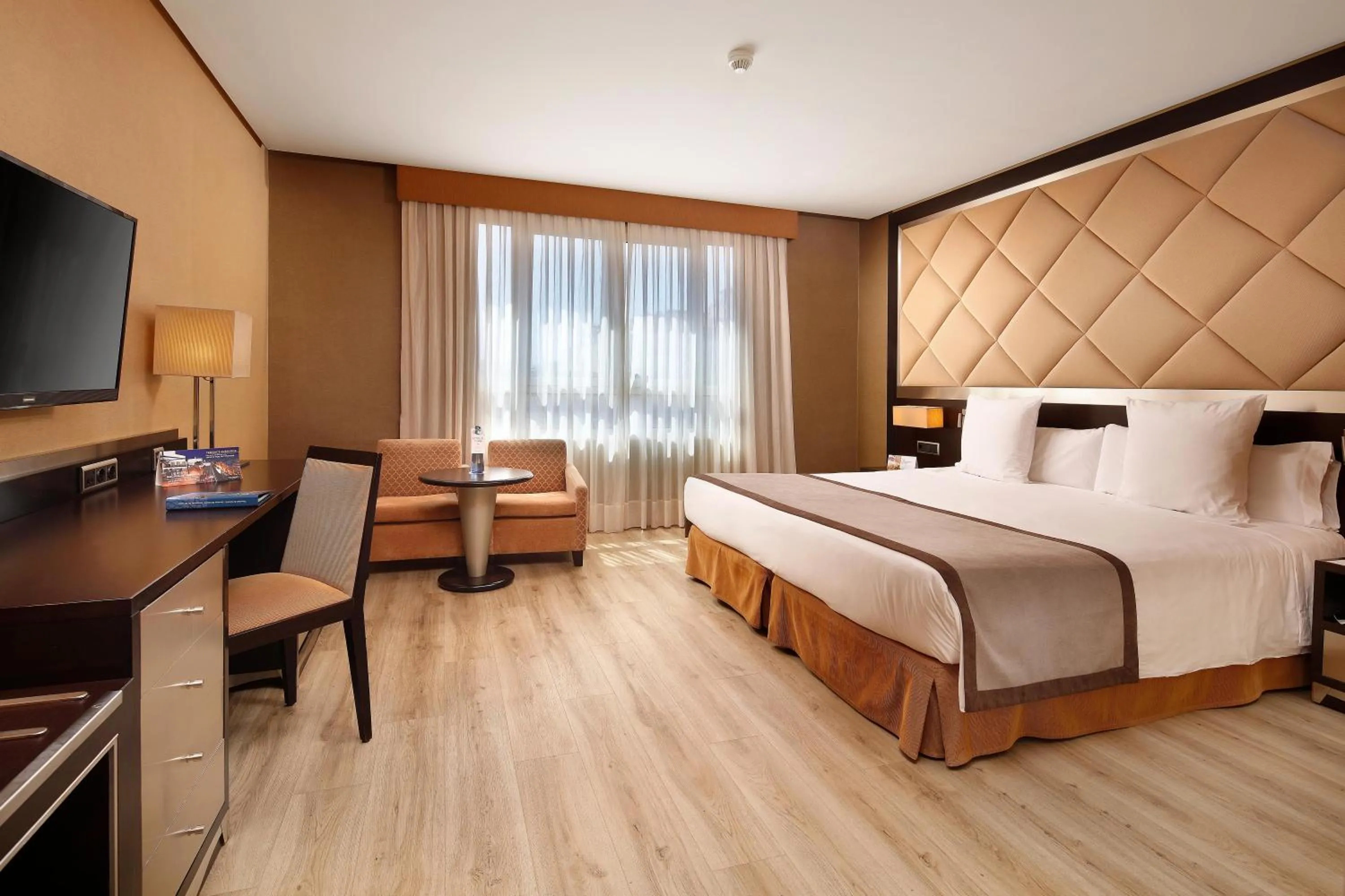 Photo of the whole room, Bed in HCC St. Moritz