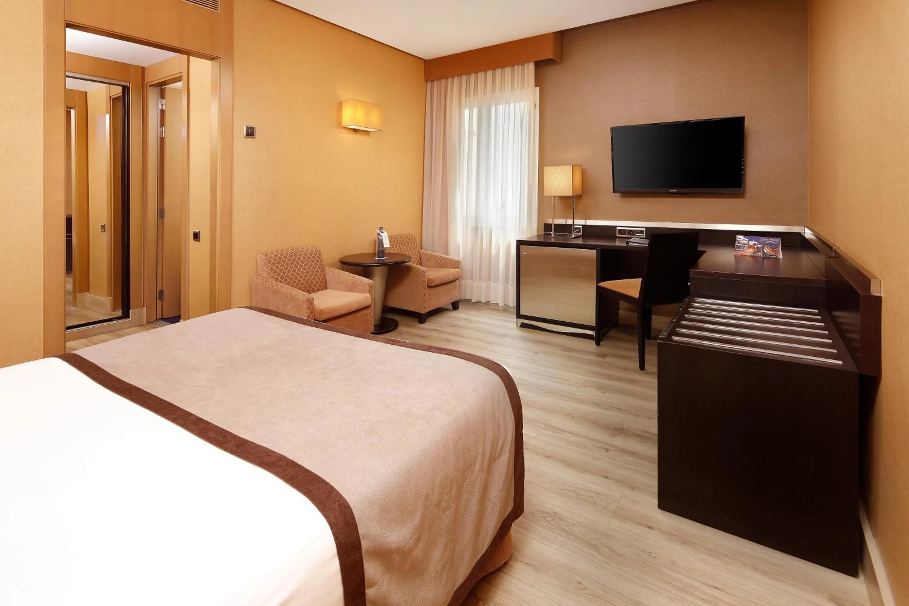 Photo of the whole room, Bed in HCC St. Moritz