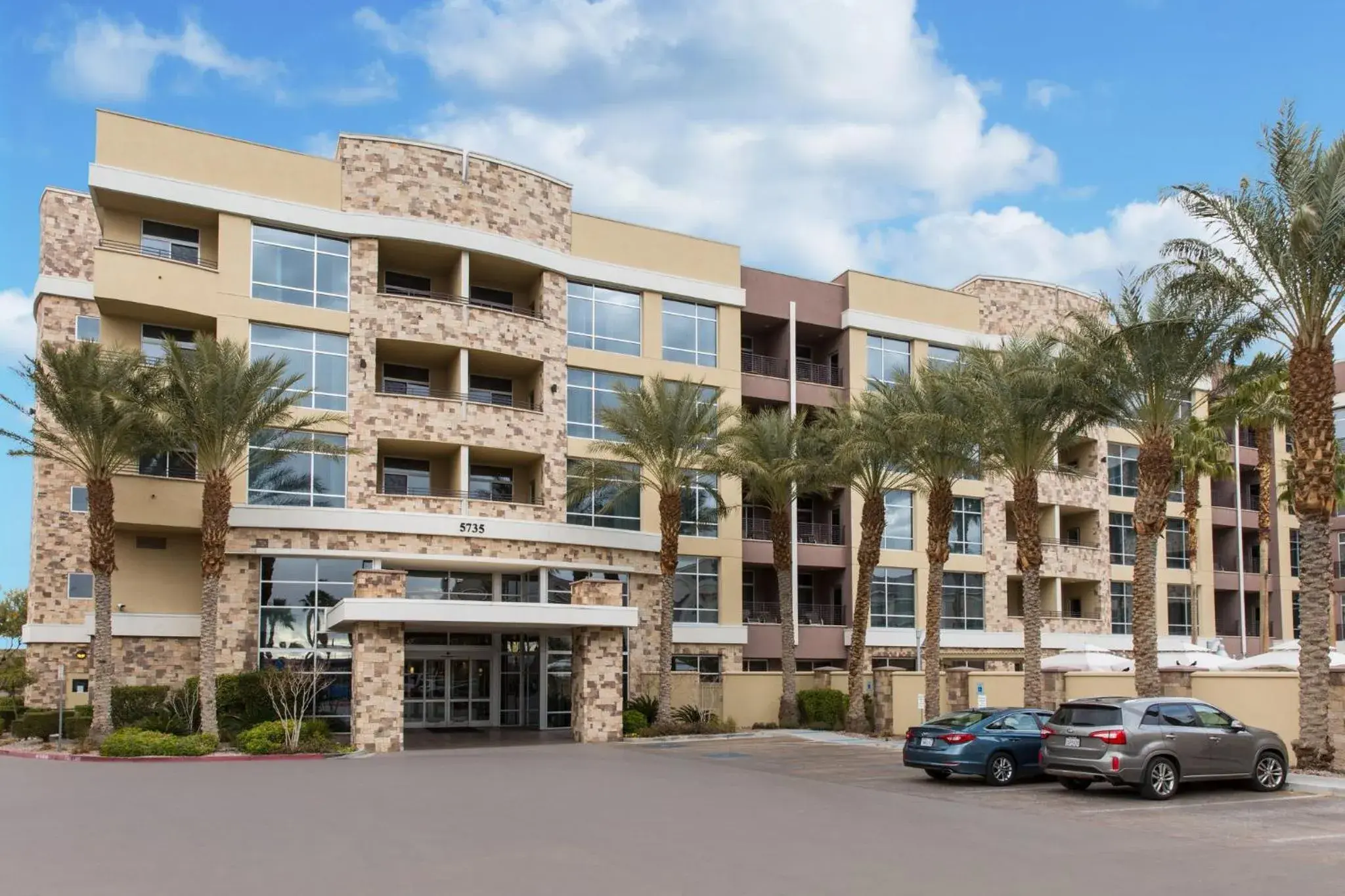 Property building in Staybridge Suites Las Vegas - Stadium District Property building in Staybridge Suites Las Vegas - Stadium District