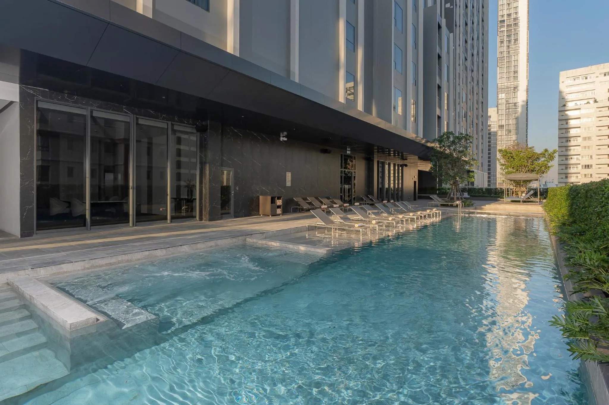 Swimming pool in Staybridge Suites Bangkok Sukhumvit by IHG