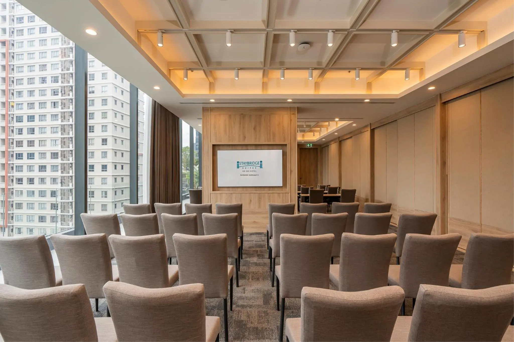 Meeting/conference room in Staybridge Suites Bangkok Sukhumvit by IHG