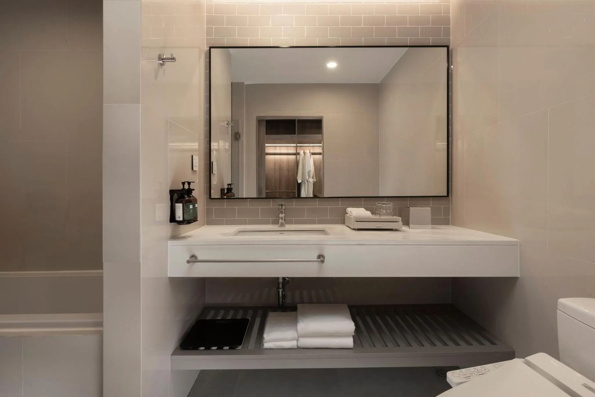 Photo of the whole room in Staybridge Suites Bangkok Sukhumvit by IHG