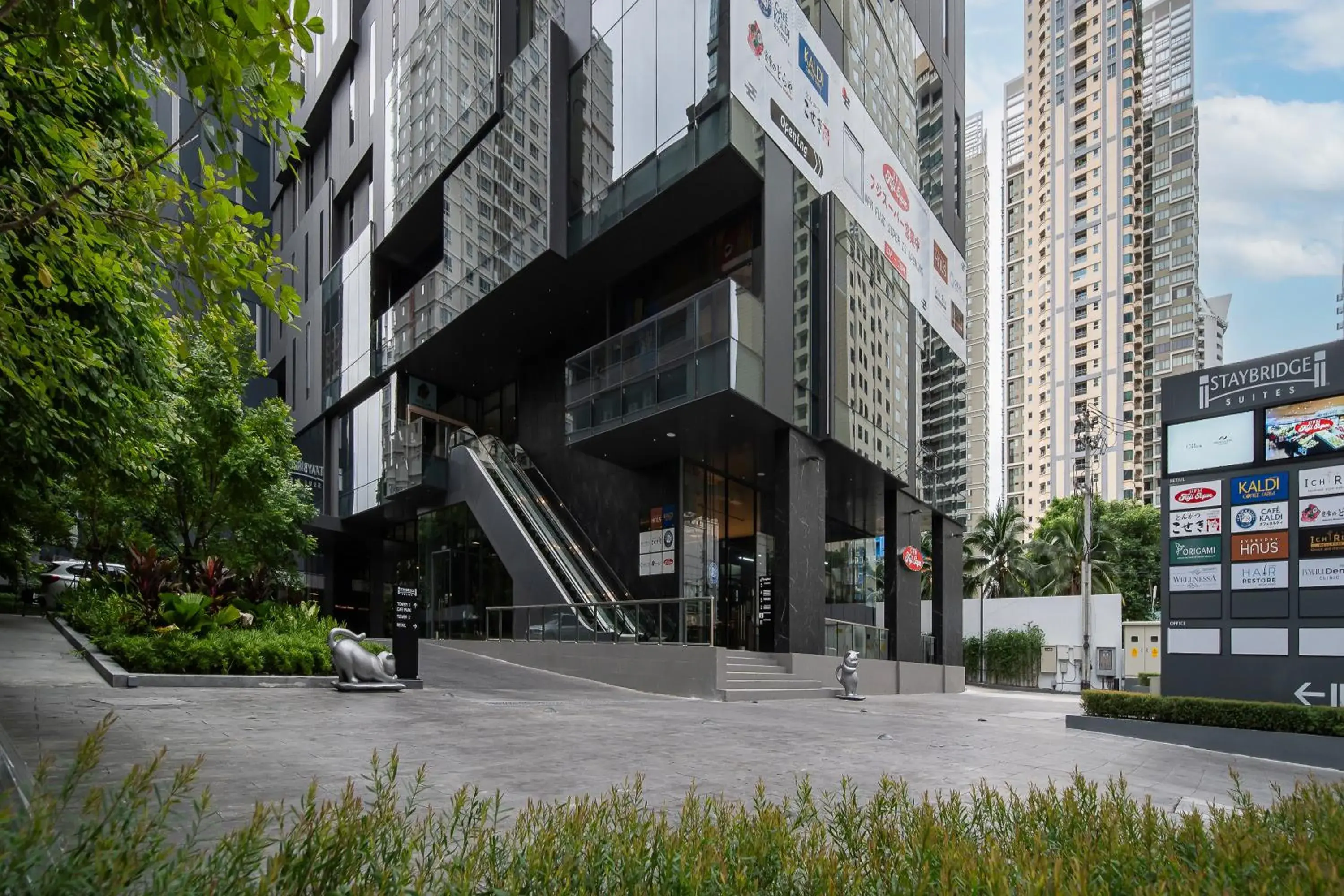 Property building in Staybridge Suites Bangkok Sukhumvit by IHG Property building in Staybridge Suites Bangkok Sukhumvit by IHG