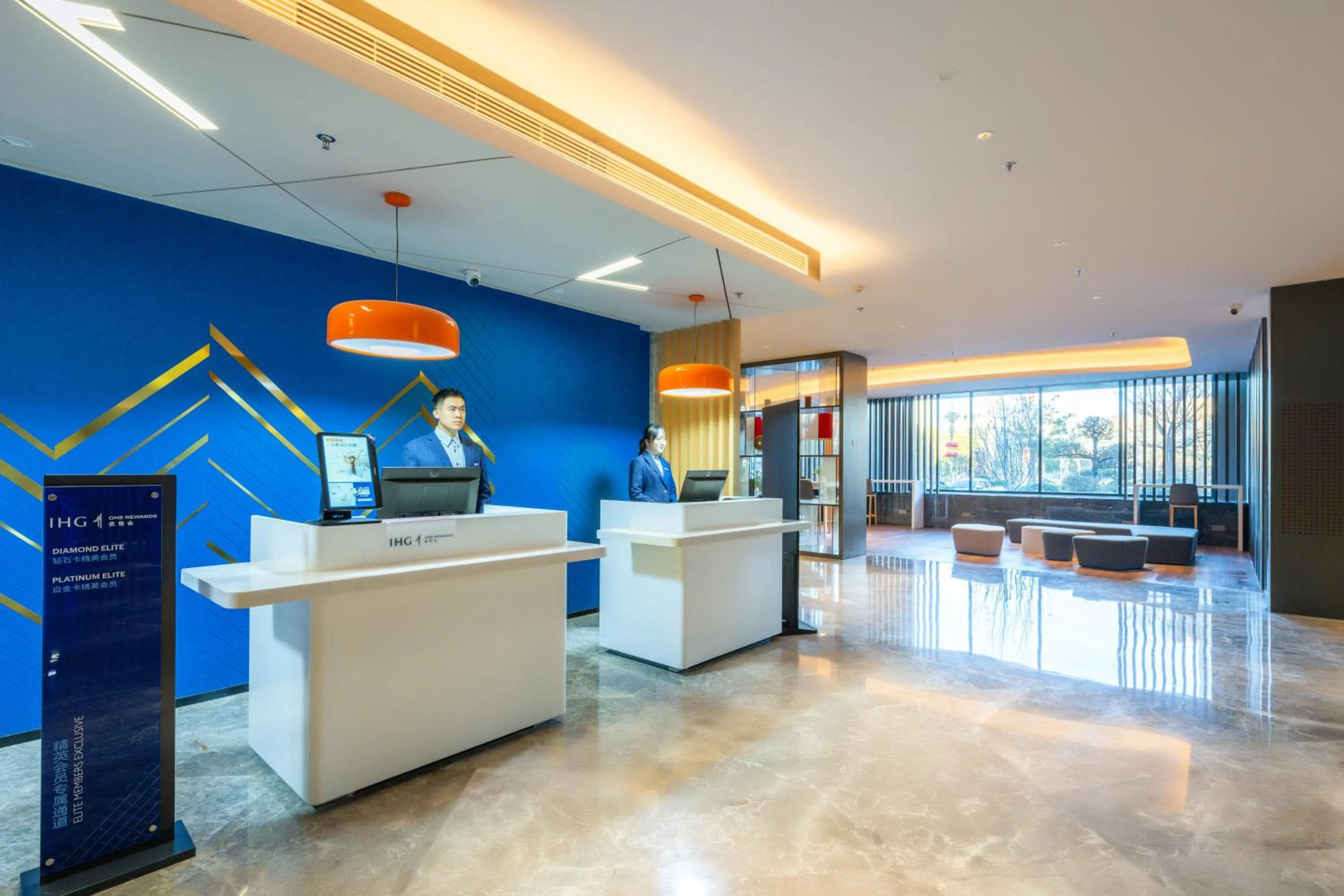 Lobby or reception in Holiday Inn Express Xinji City Center by IHG