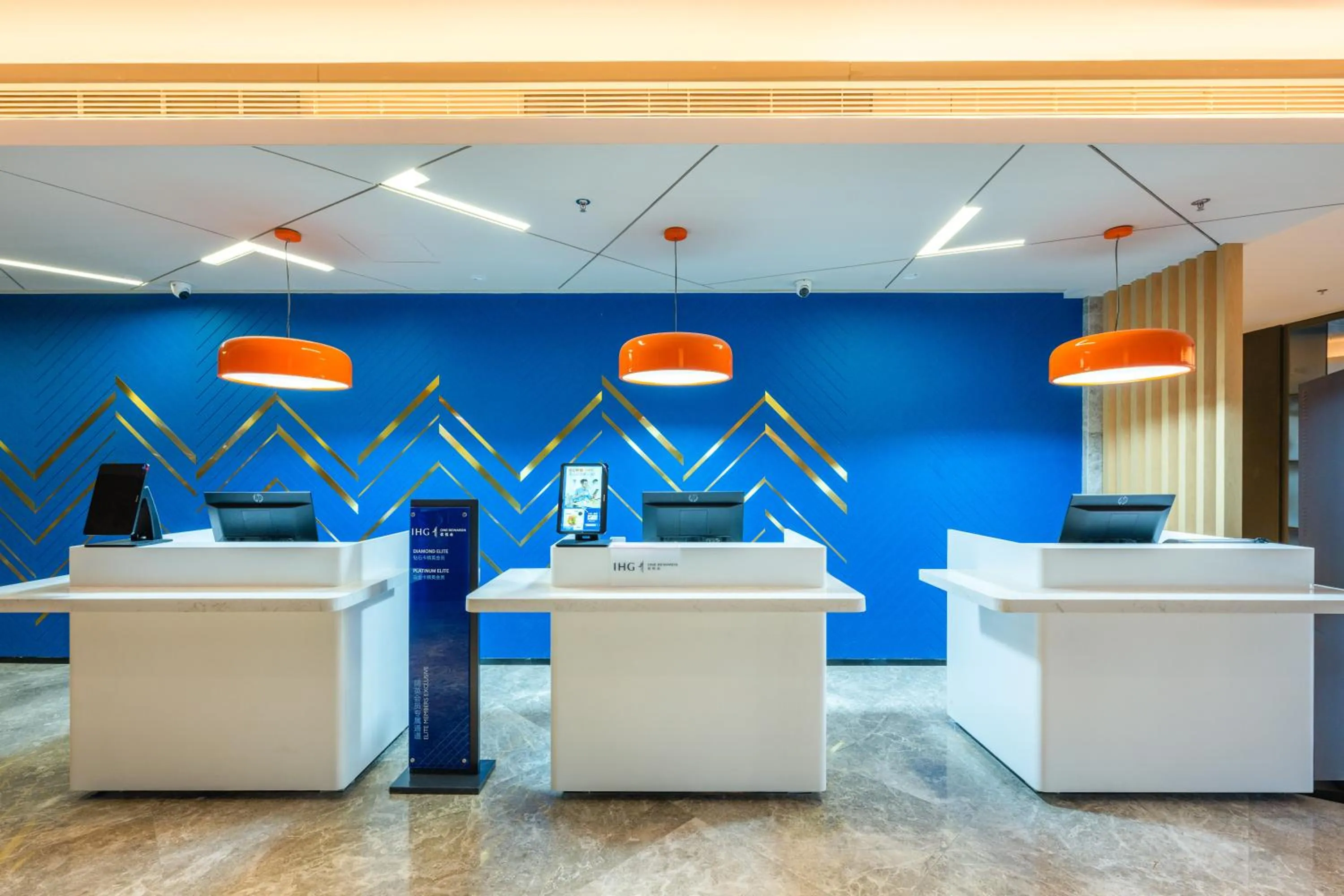 Lobby or reception in Holiday Inn Express Xinji City Center by IHG