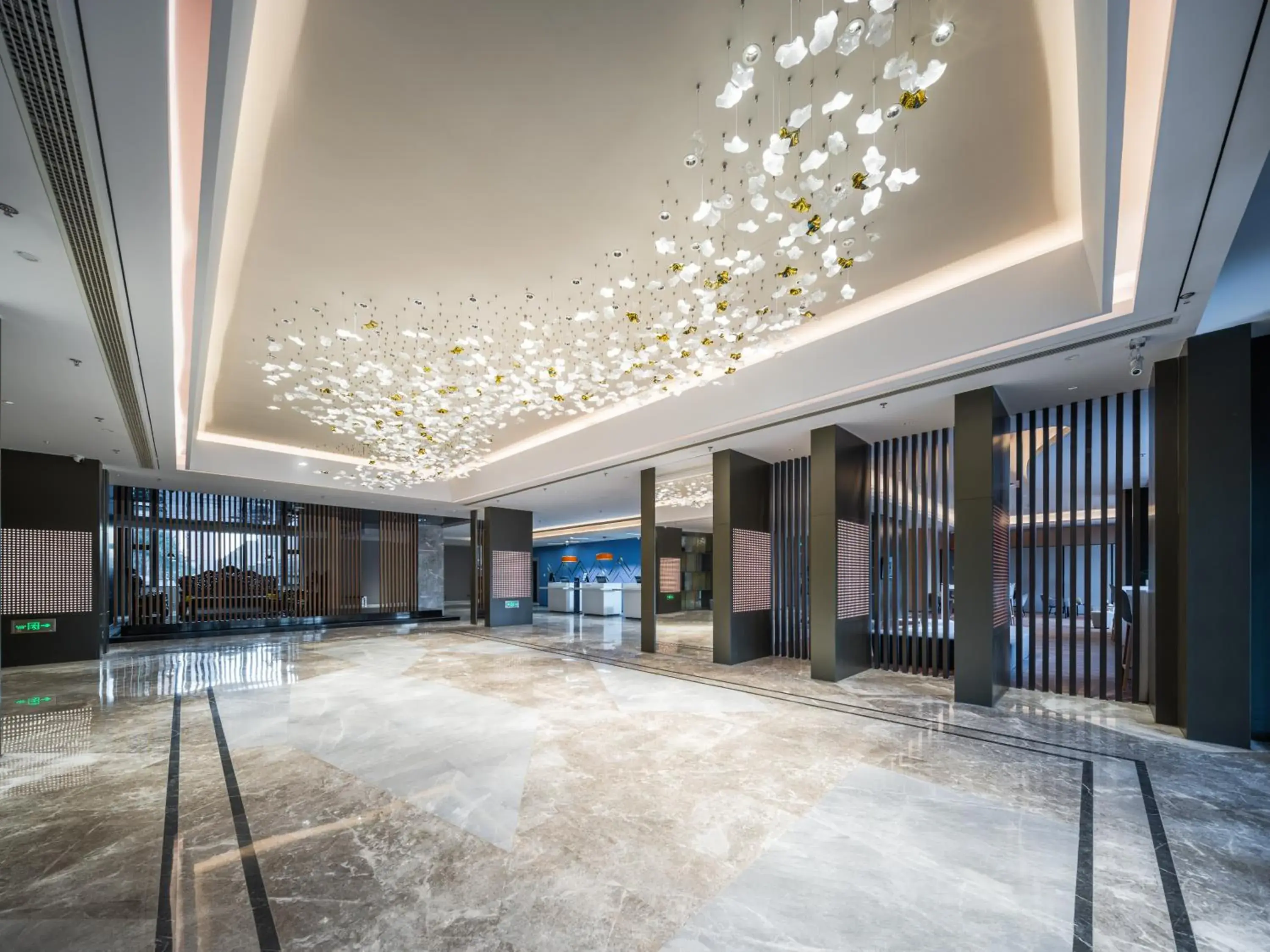Lobby or reception in Holiday Inn Express Xinji City Center by IHG Lobby or reception in Holiday Inn Express Xinji City Center by IHG
