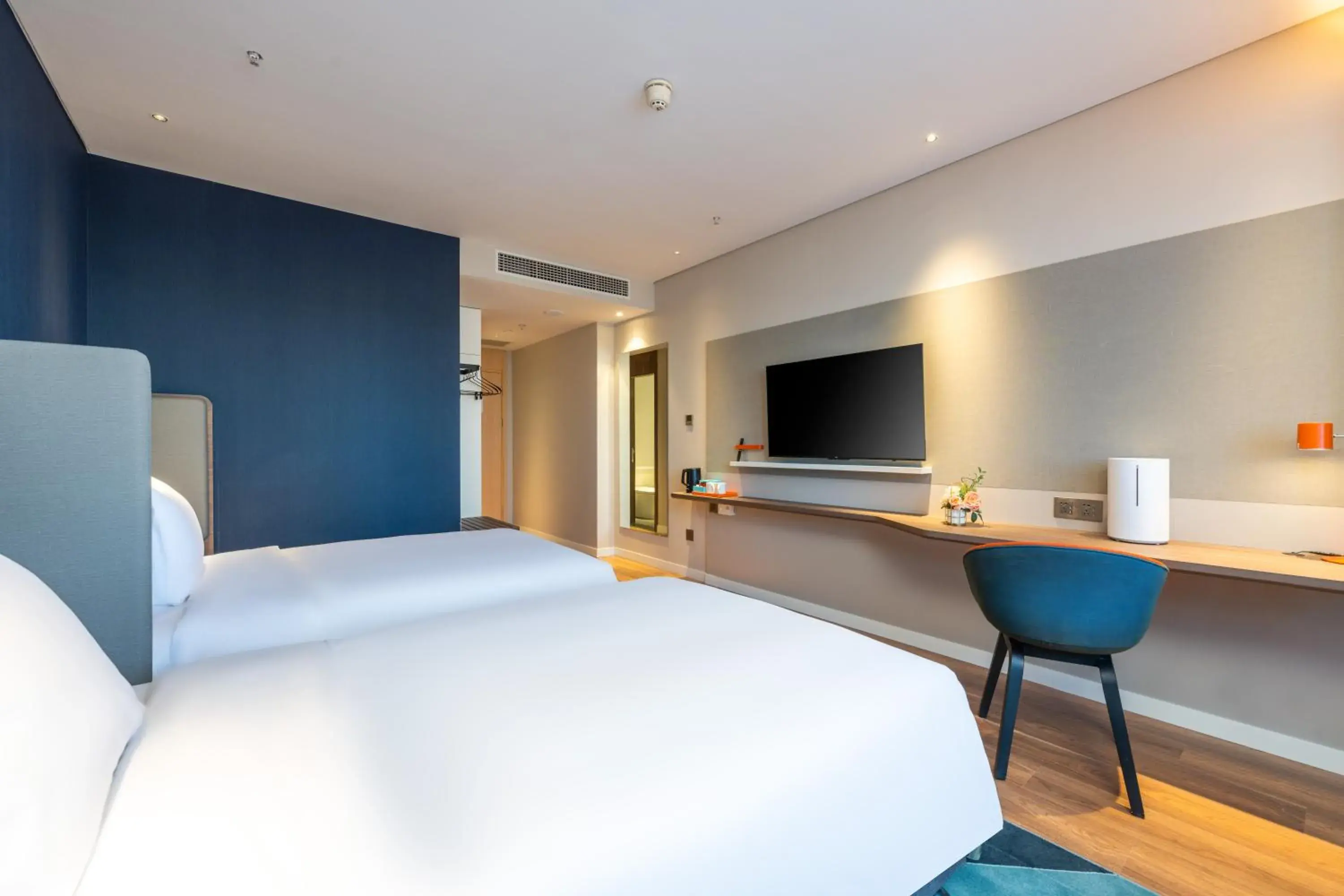 Bedroom, Bed in Holiday Inn Express Xinji City Center by IHG Bedroom, Bed in Holiday Inn Express Xinji City Center by IHG