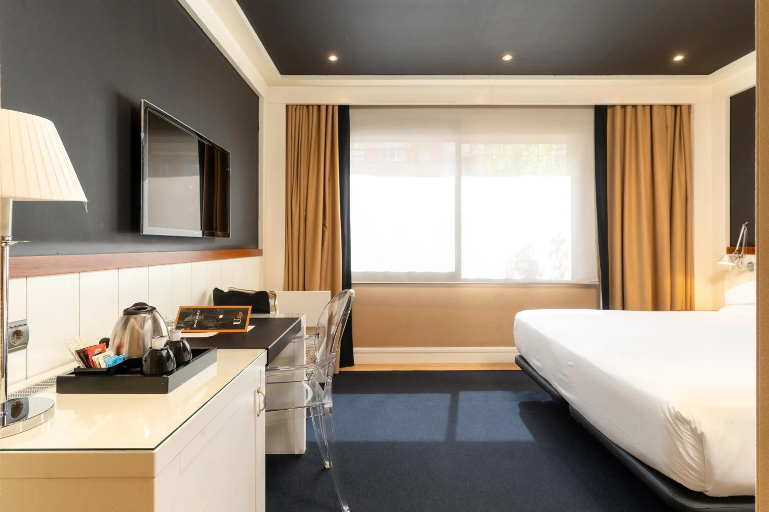 Photo of the whole room, Bed in U232 Hotel