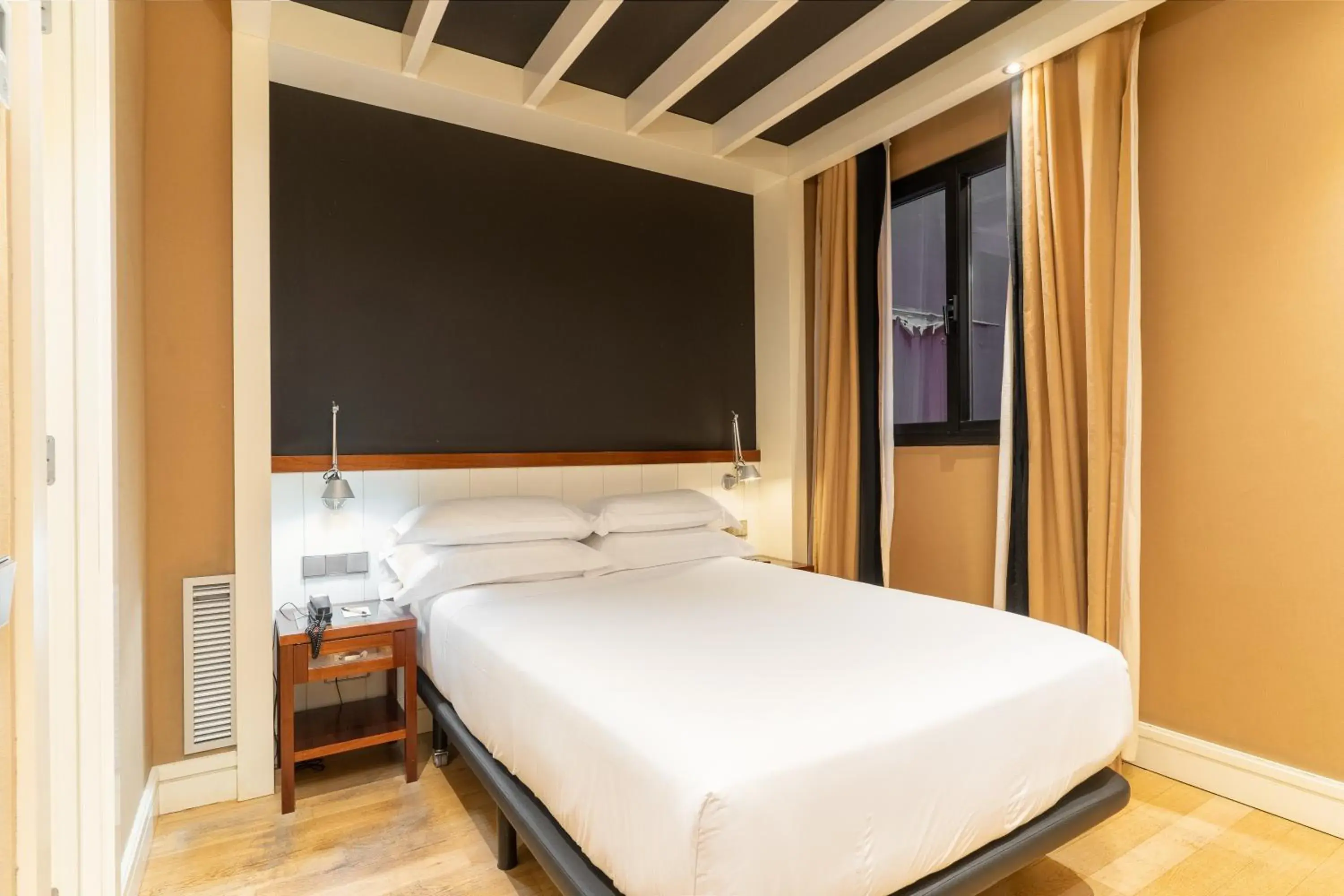 Photo of the whole room, Bed in U232 Hotel Photo of the whole room, Bed in U232 Hotel