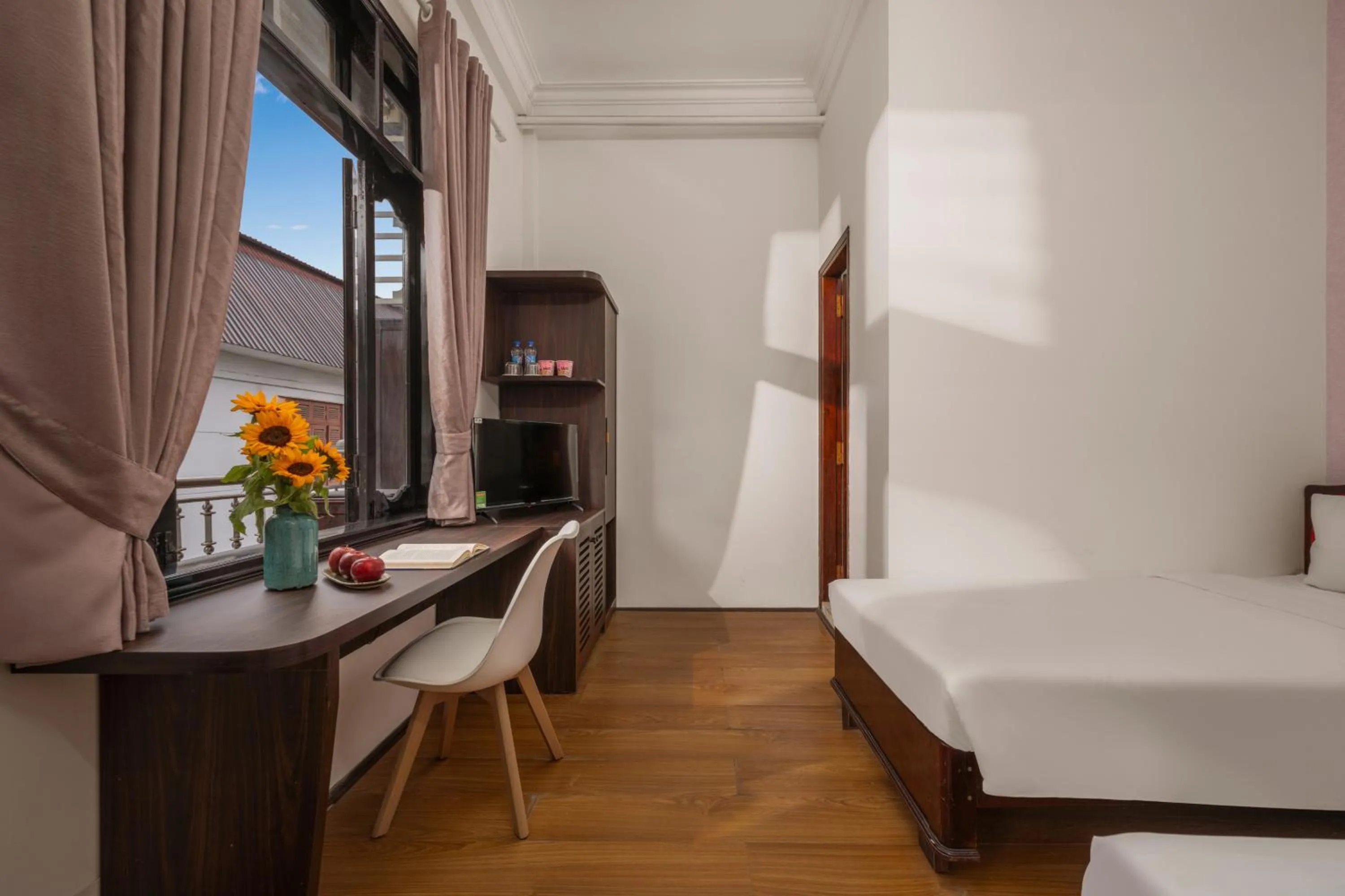 Photo of the whole room, Bed in KLY Hotel