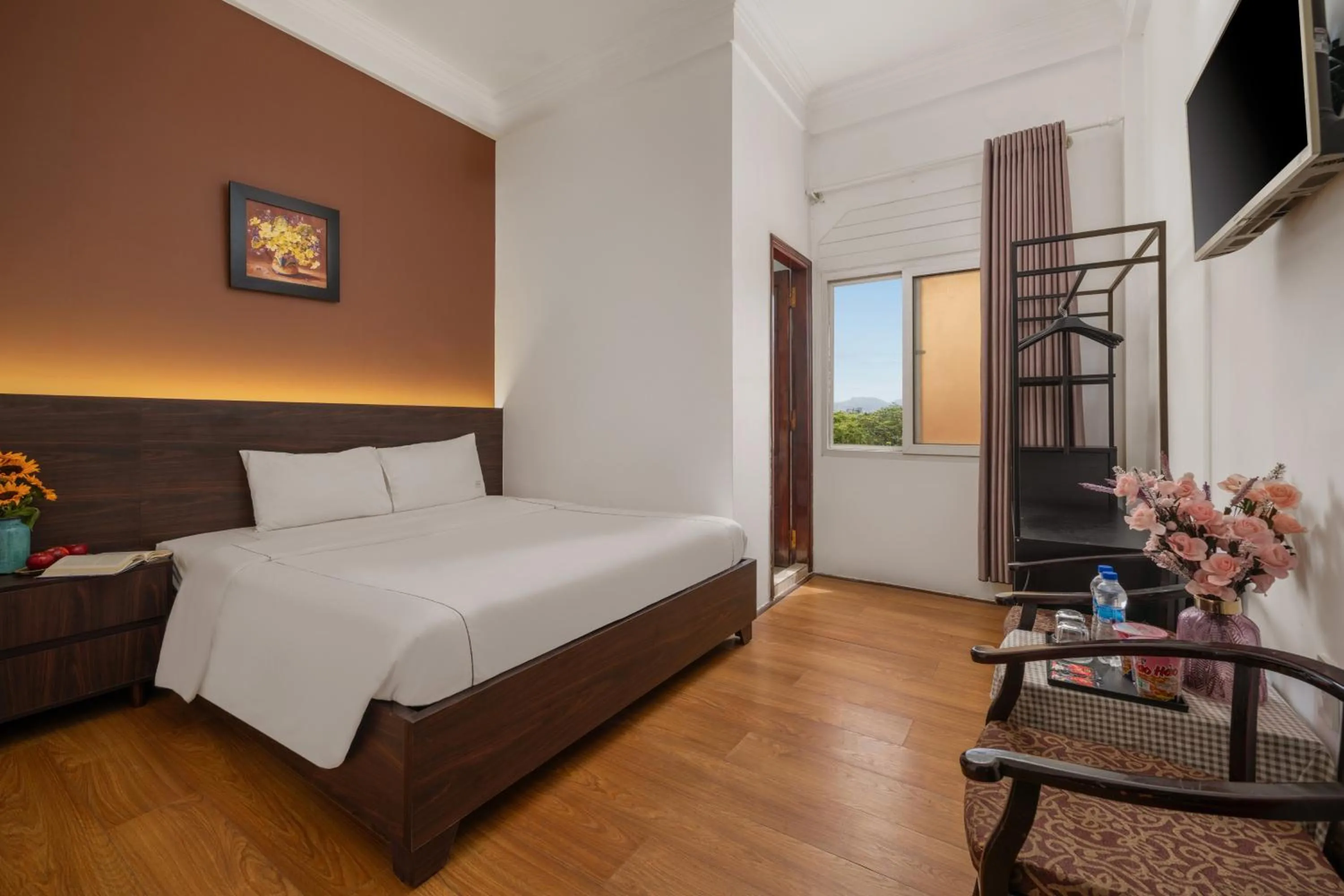 Photo of the whole room, Bed in KLY Hotel