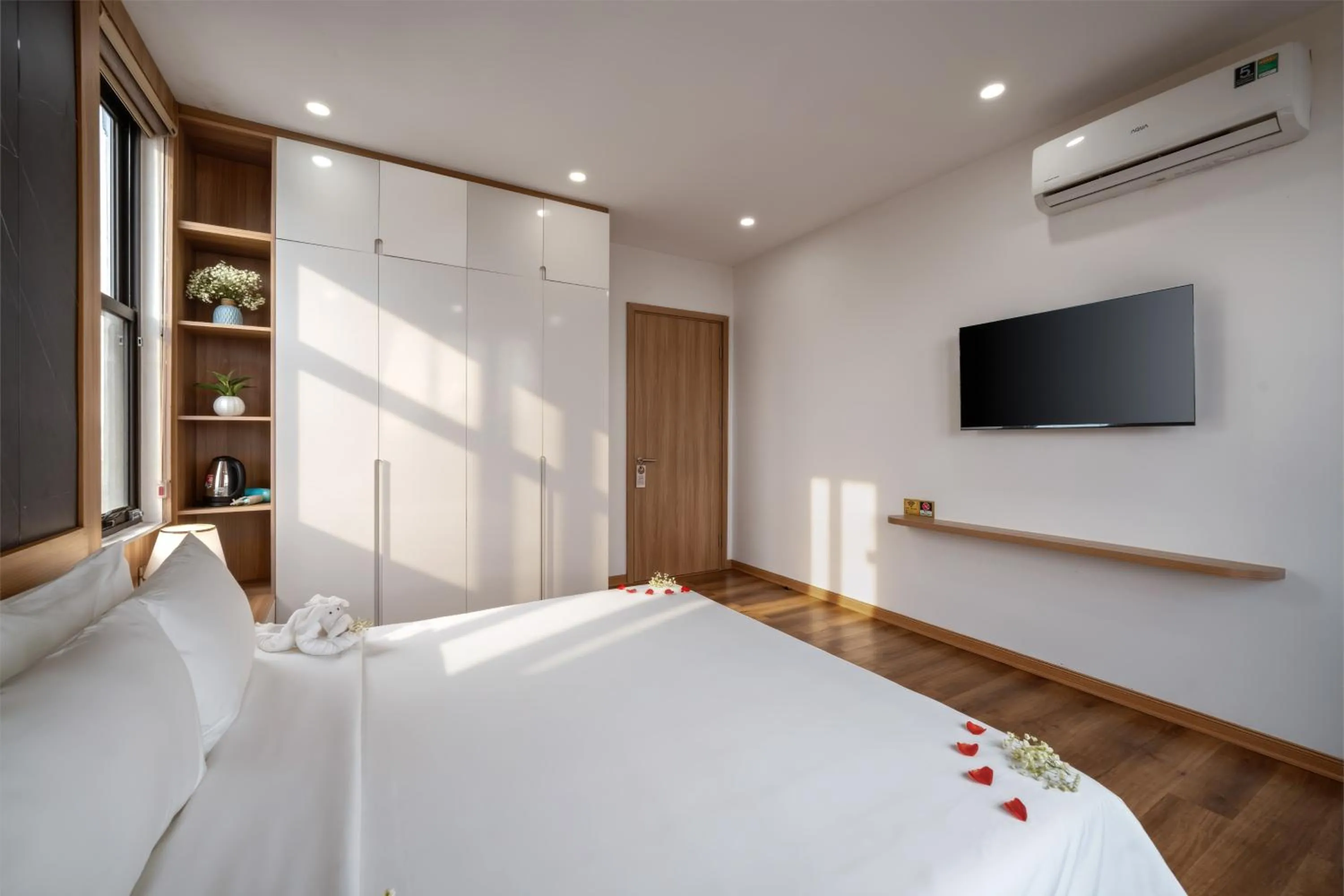 Bedroom, Bed in KLY Hotel
