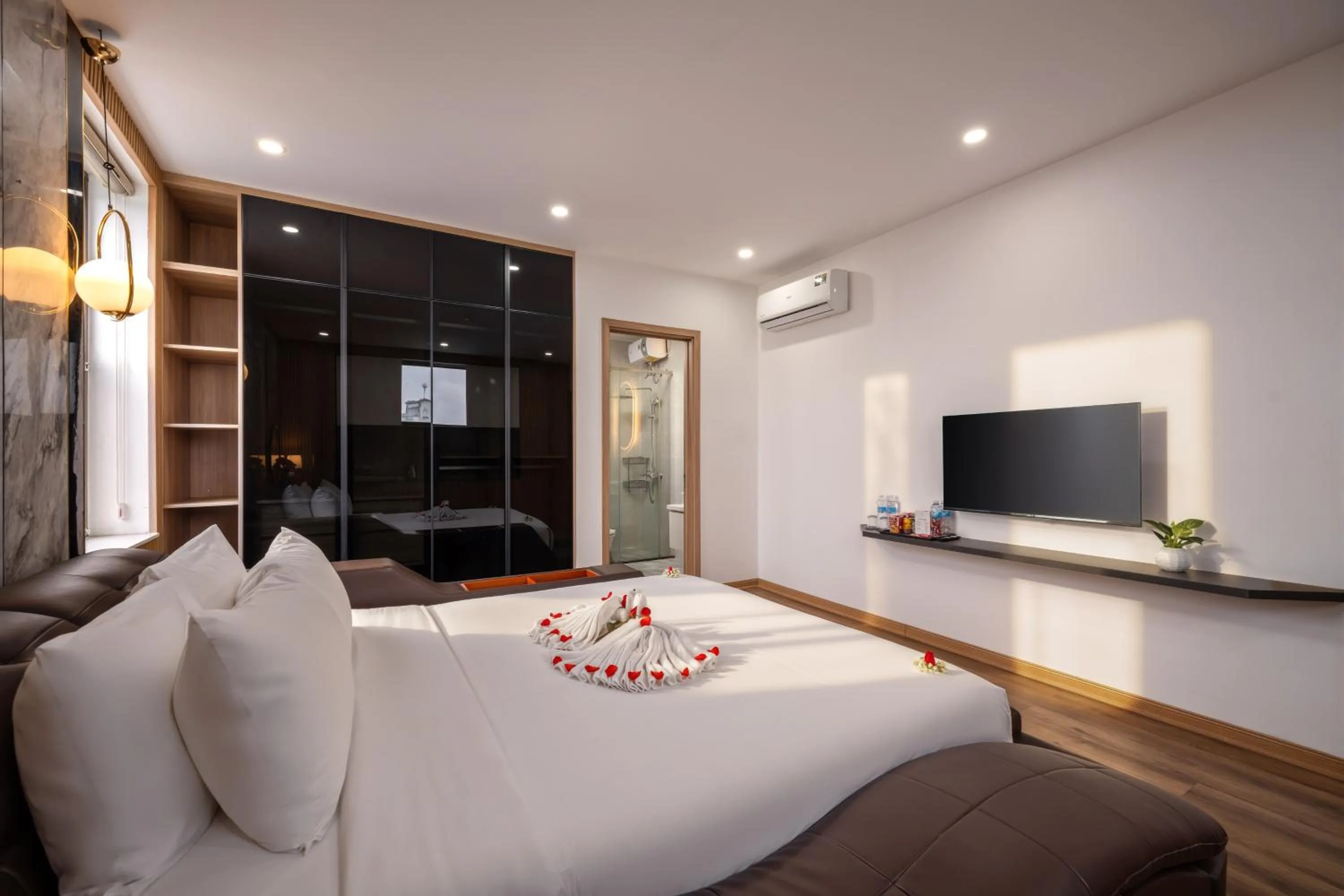 Bedroom, Bed in KLY Hotel