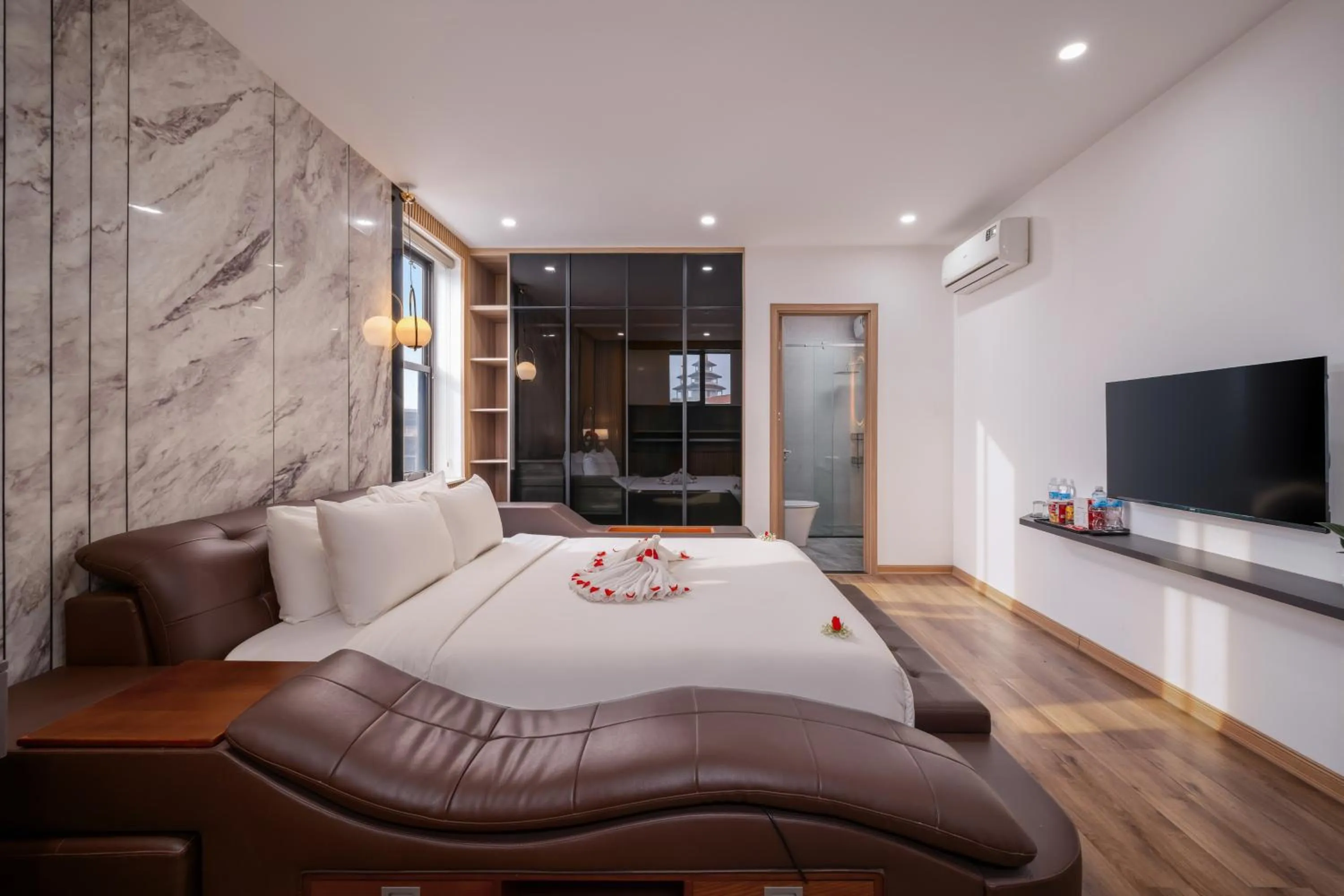 Bedroom in KLY Hotel