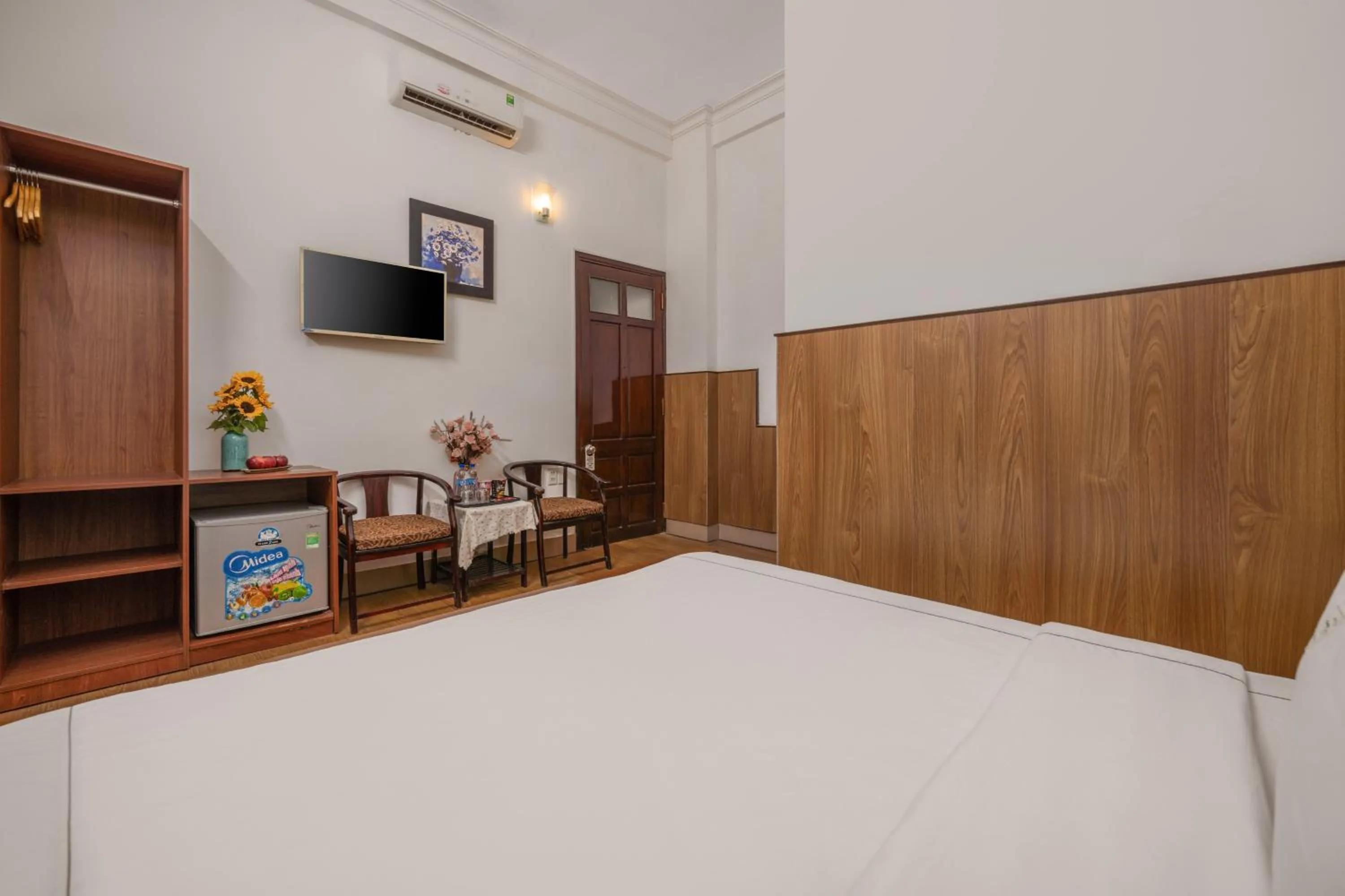 Bedroom, Bed in KLY Hotel