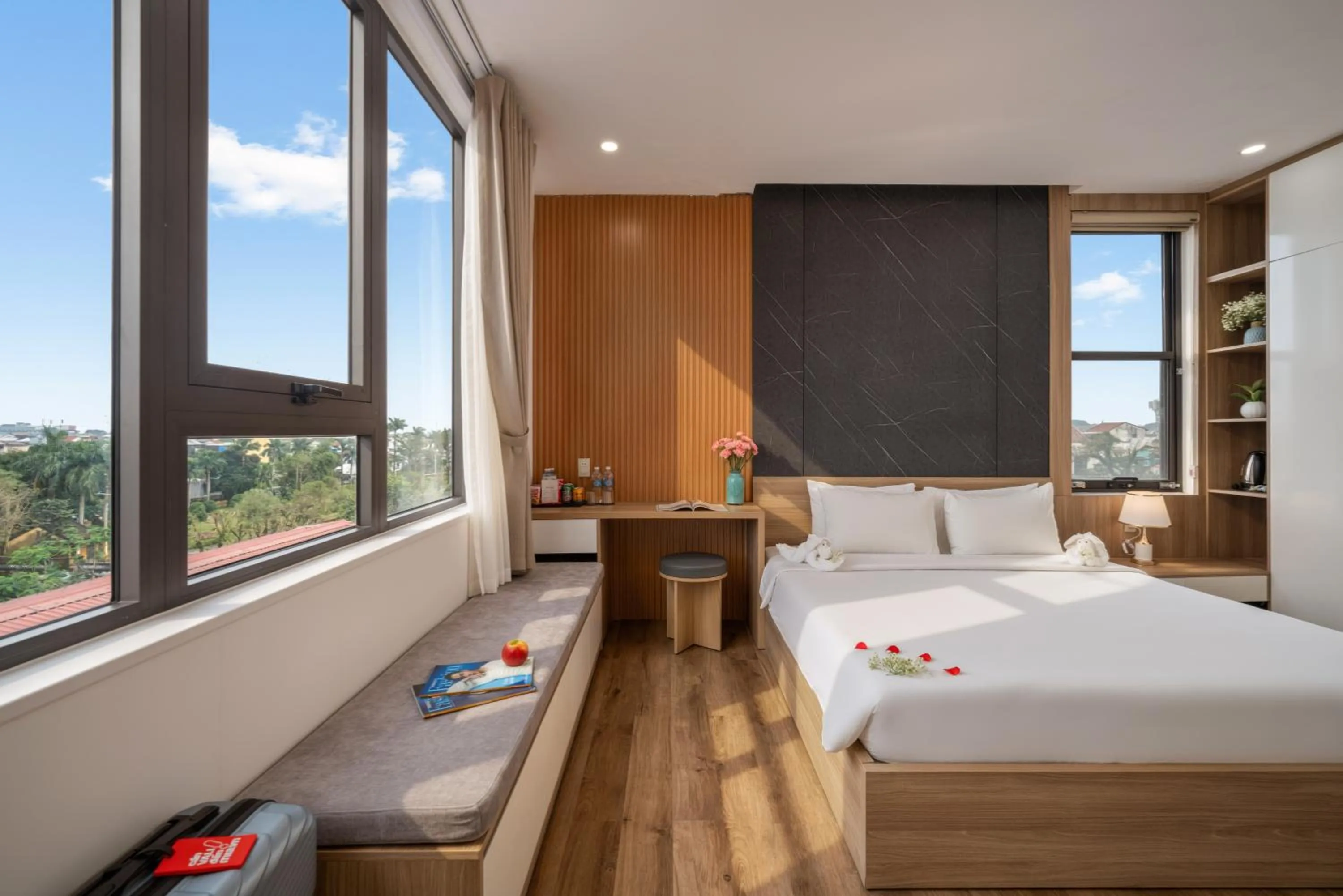 Bedroom, Bed in KLY Hotel