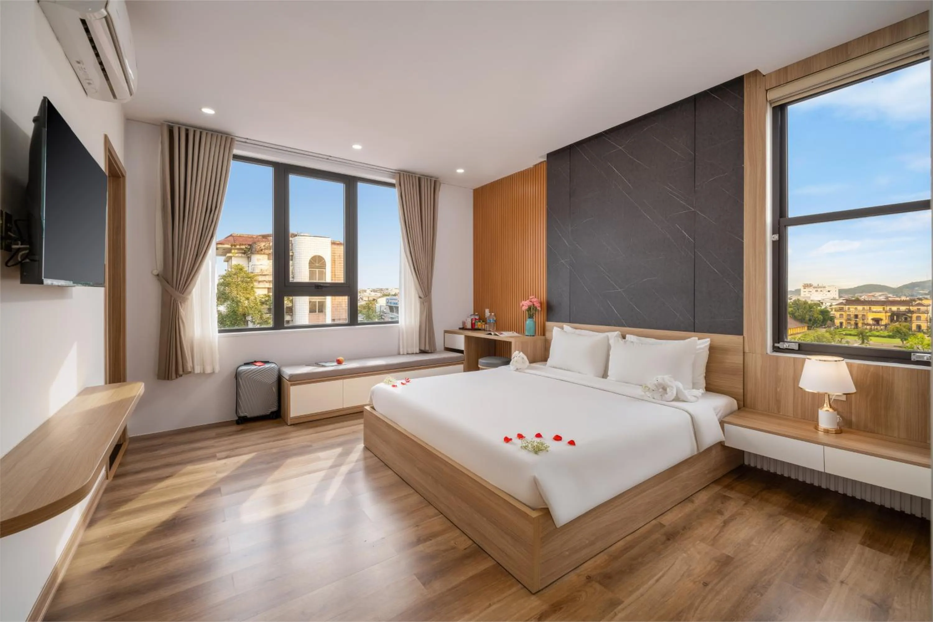 Photo of the whole room, Bed in KLY Hotel