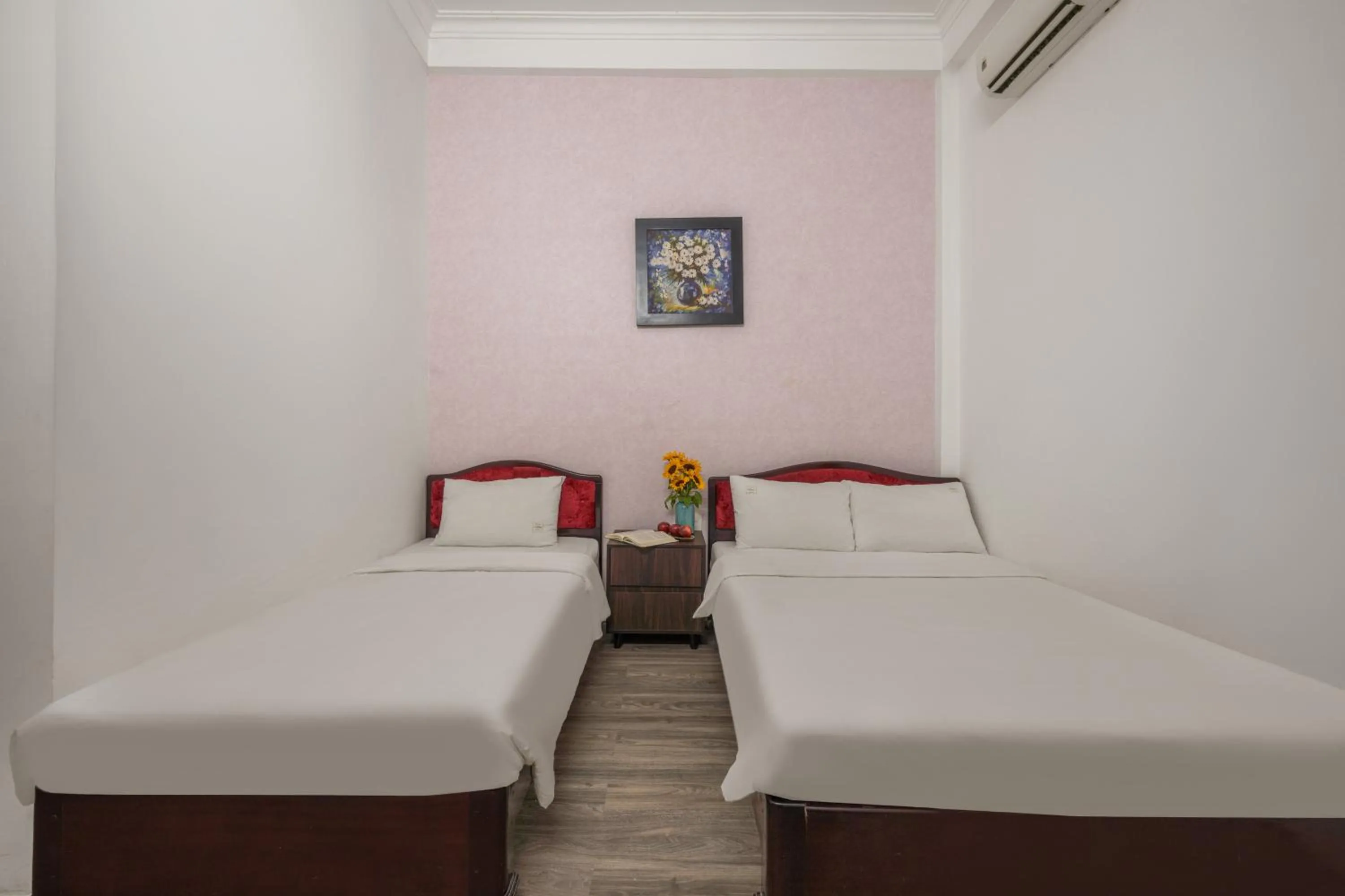 Bedroom, Bed in KLY Hotel