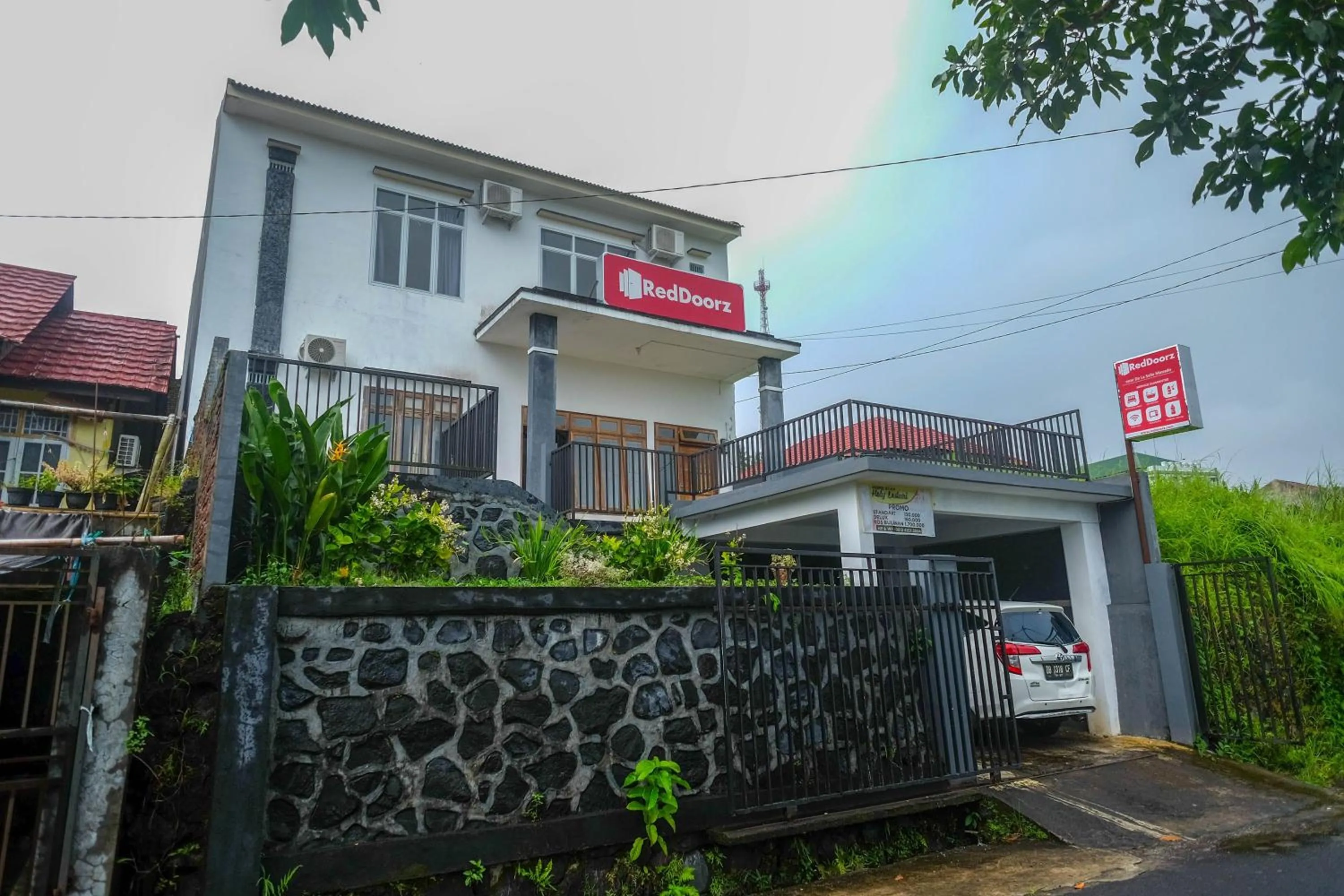 Property building in RedDoorz near De La Salle Manado