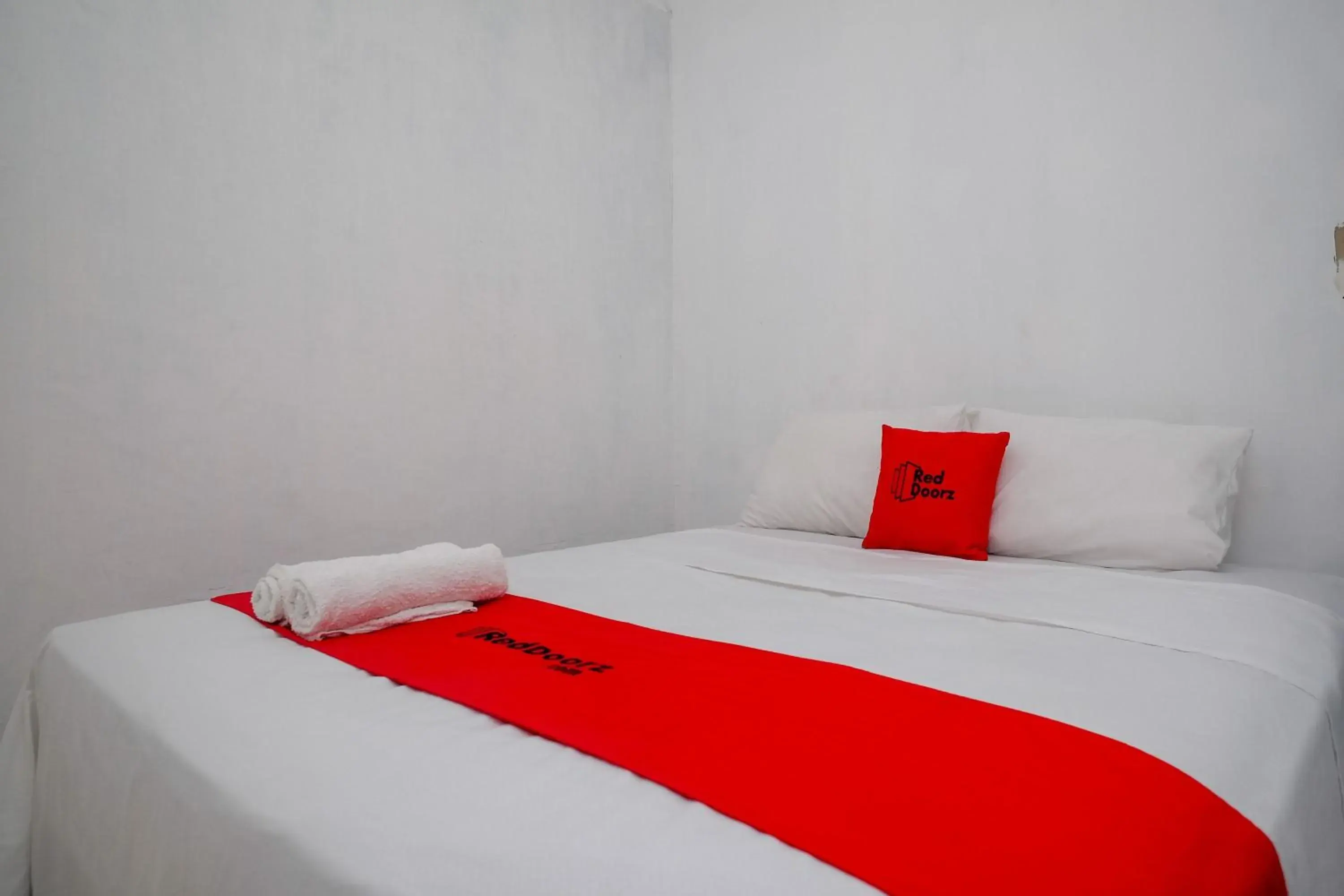 Bedroom, Bed in RedDoorz near De La Salle Manado Bedroom, Bed in RedDoorz near De La Salle Manado