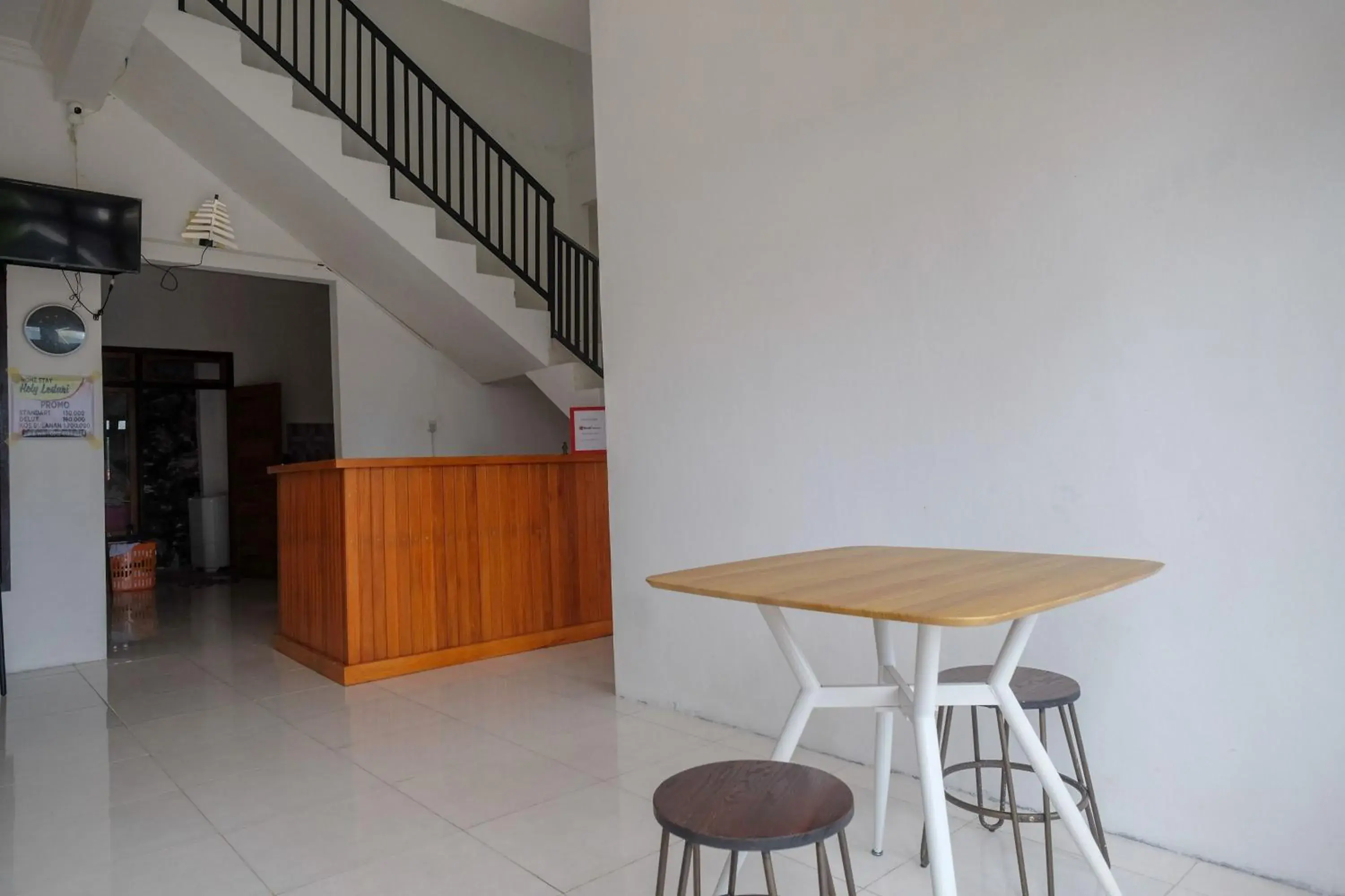 Lobby or reception in RedDoorz near De La Salle Manado Lobby or reception in RedDoorz near De La Salle Manado