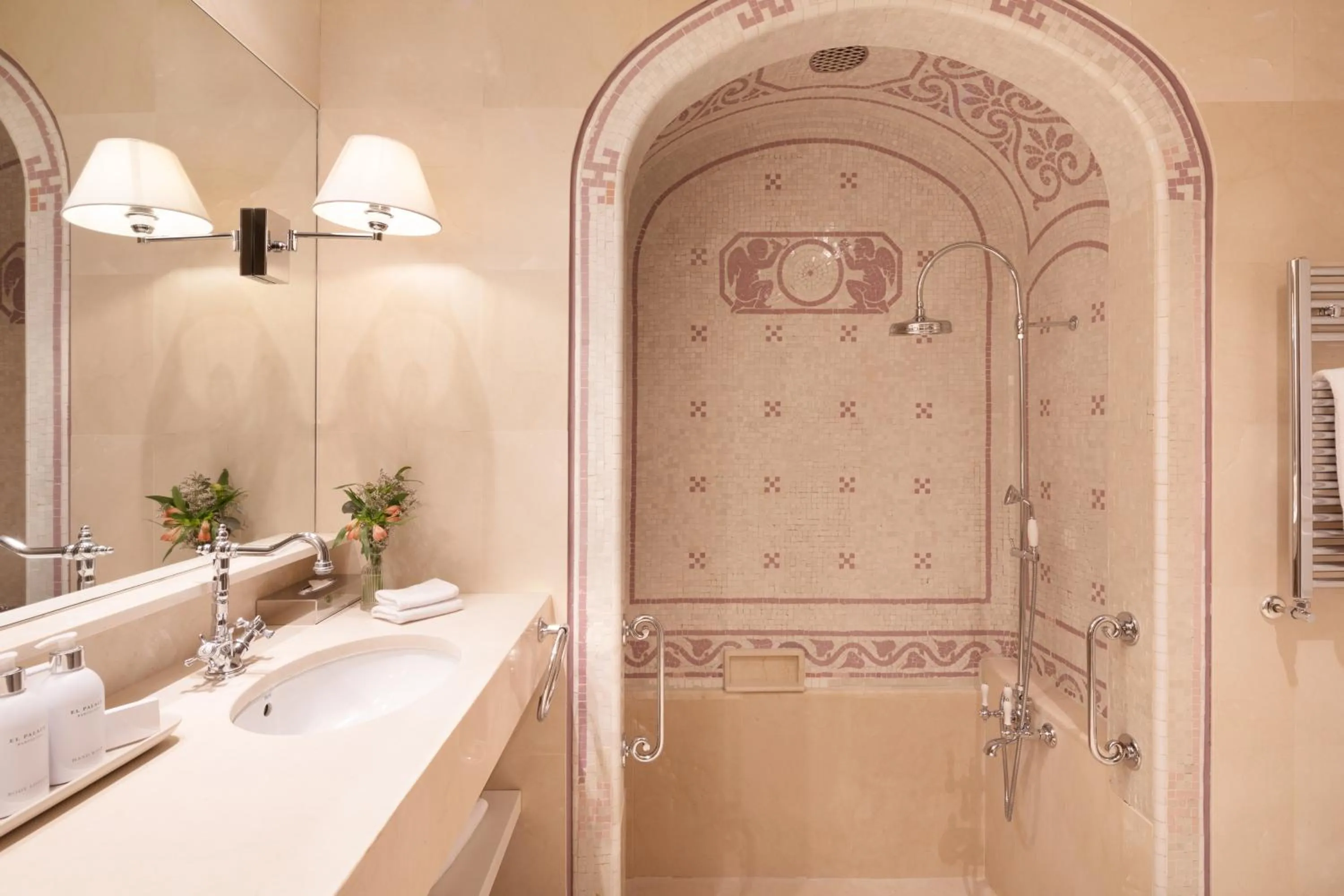 Shower in Hotel El Palace Barcelona