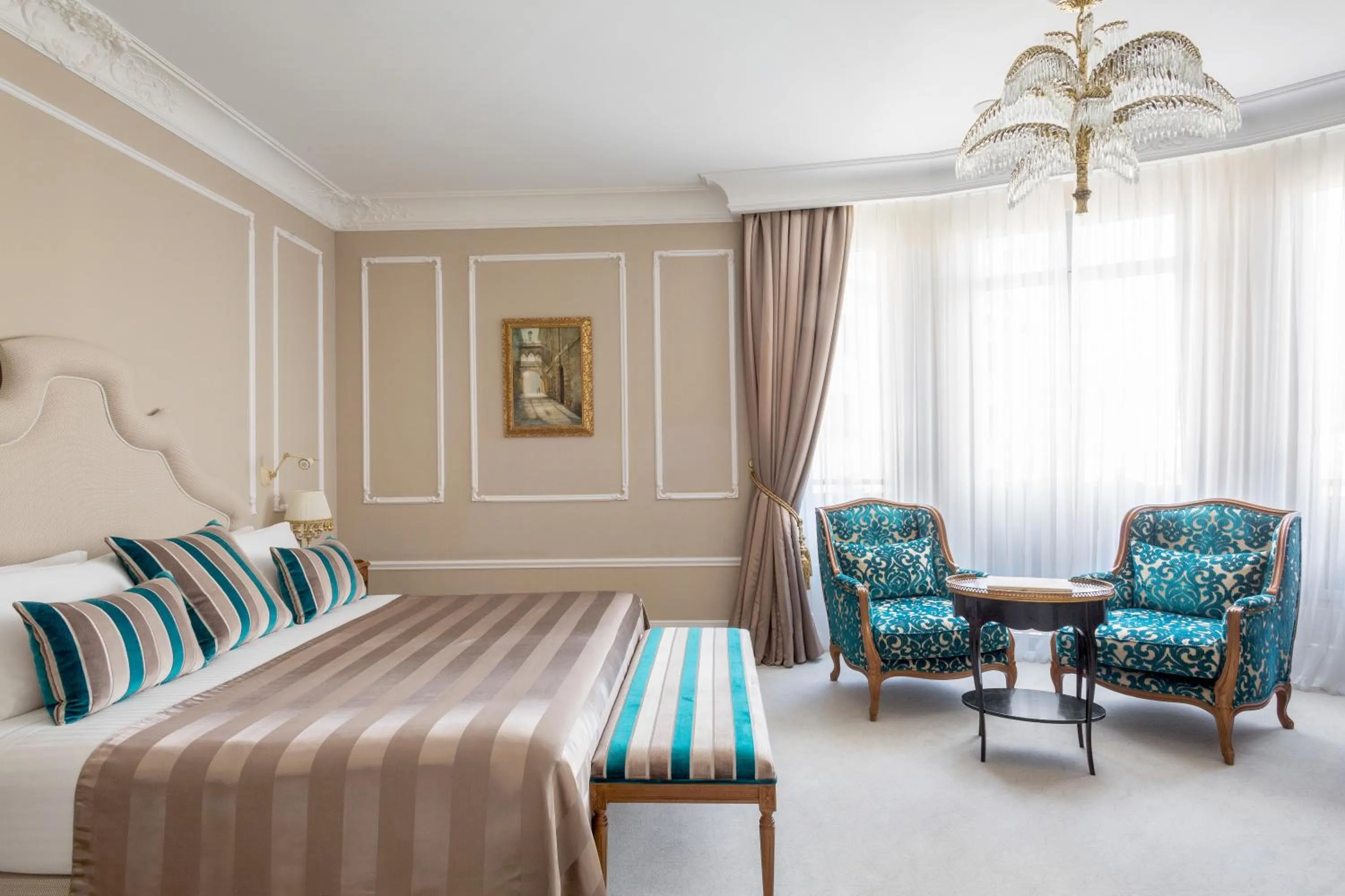 Photo of the whole room, Bed in Hotel El Palace Barcelona