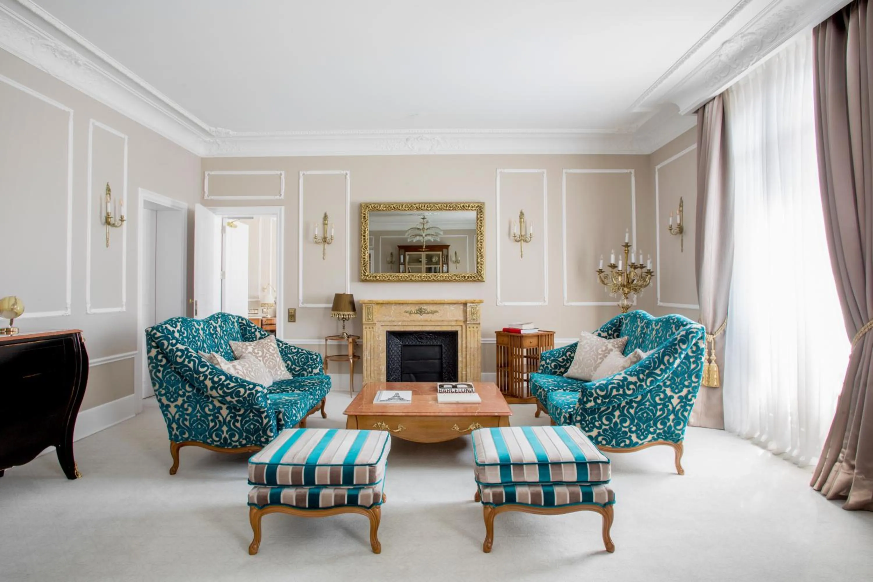 Photo of the whole room in Hotel El Palace Barcelona