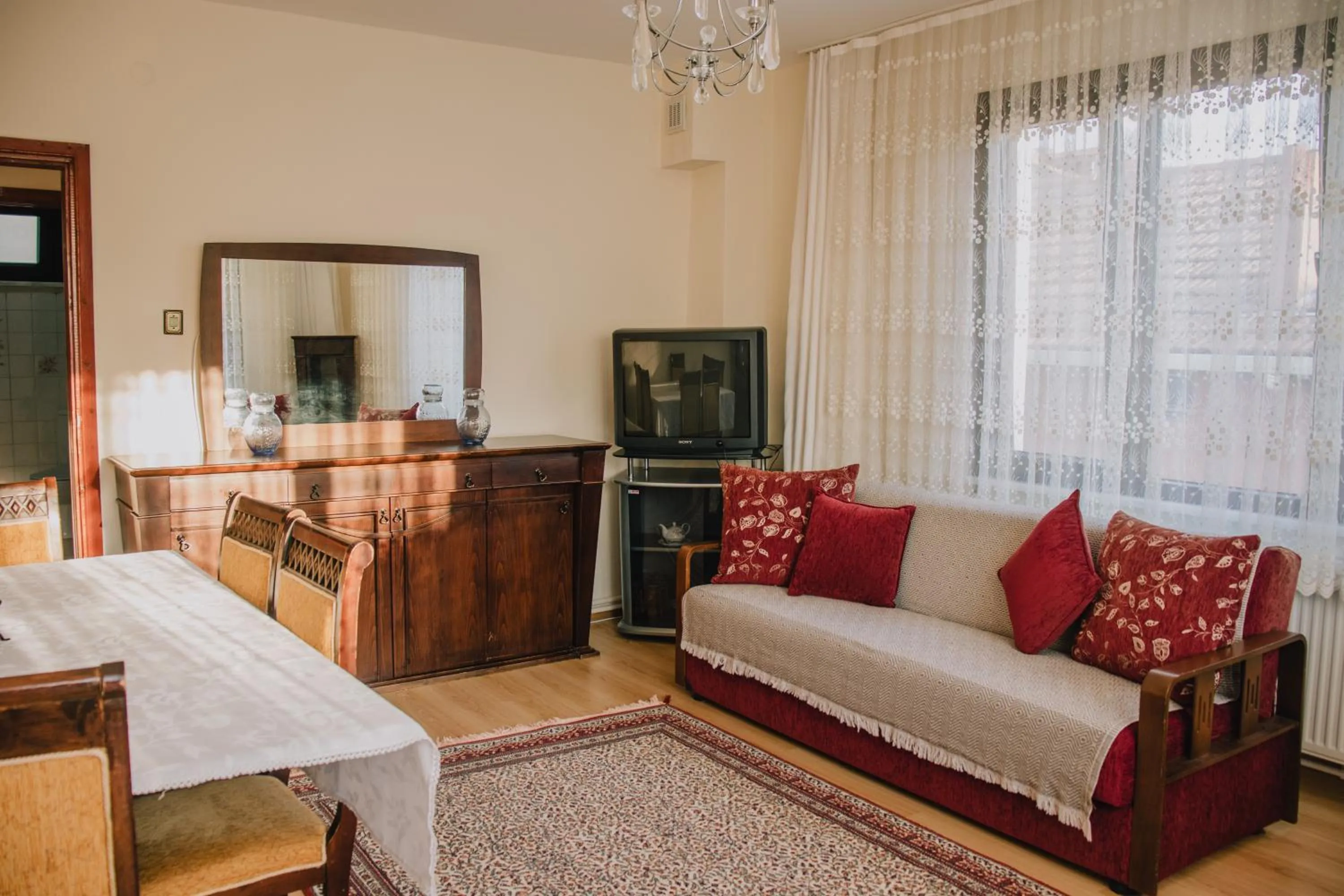 Communal lounge/ TV room in Ağva Marina House