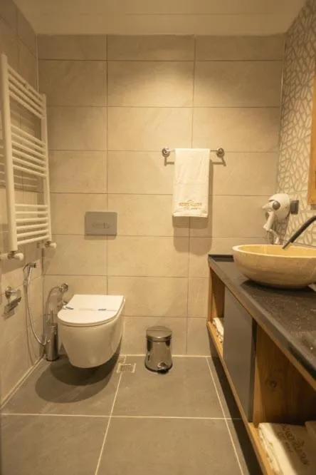 Shower in PAZARCIK MOUNTAIN HOTEL