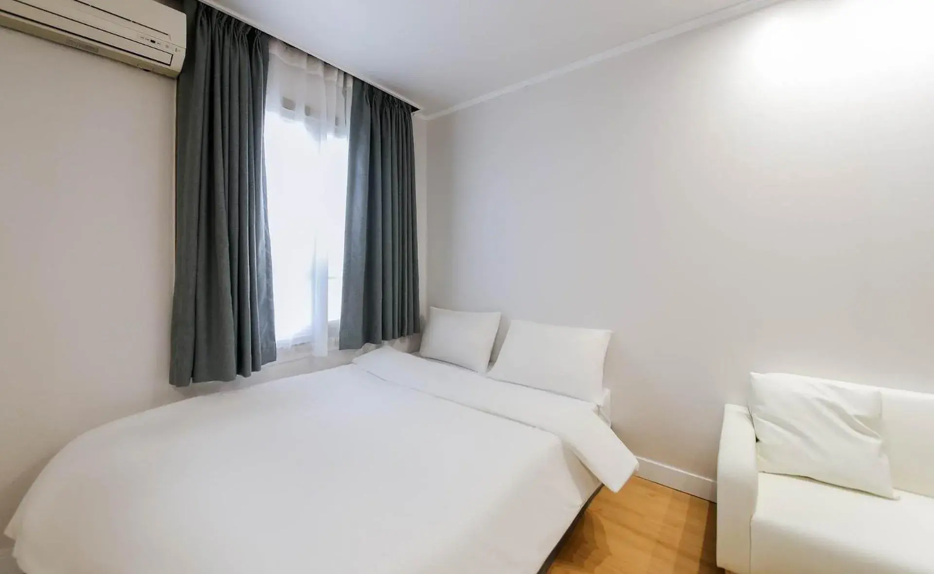 Double Room with Private Bathroom in Lofy house Double Room with Private Bathroom in Lofy house