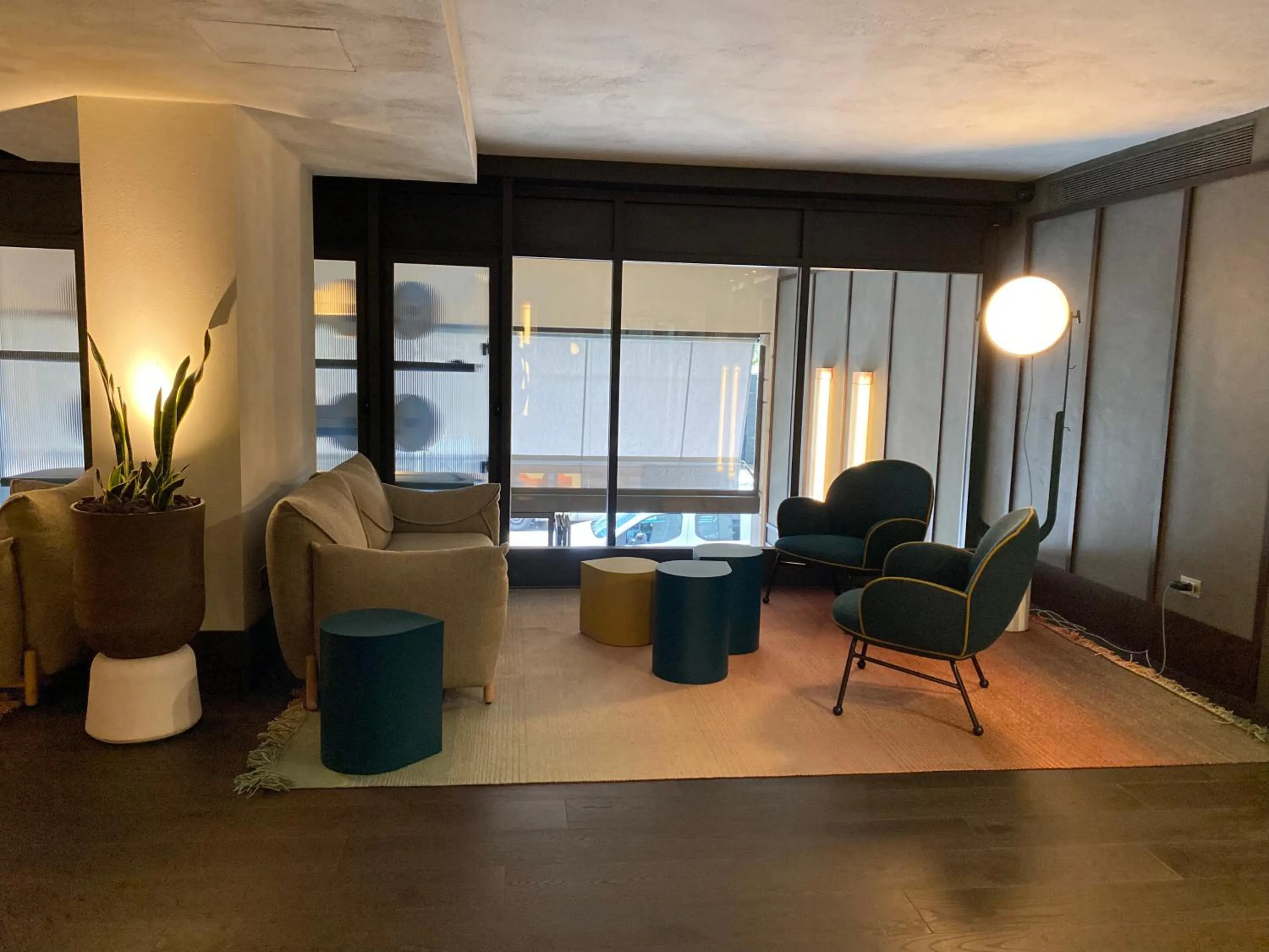 Seating area in Onix Fira