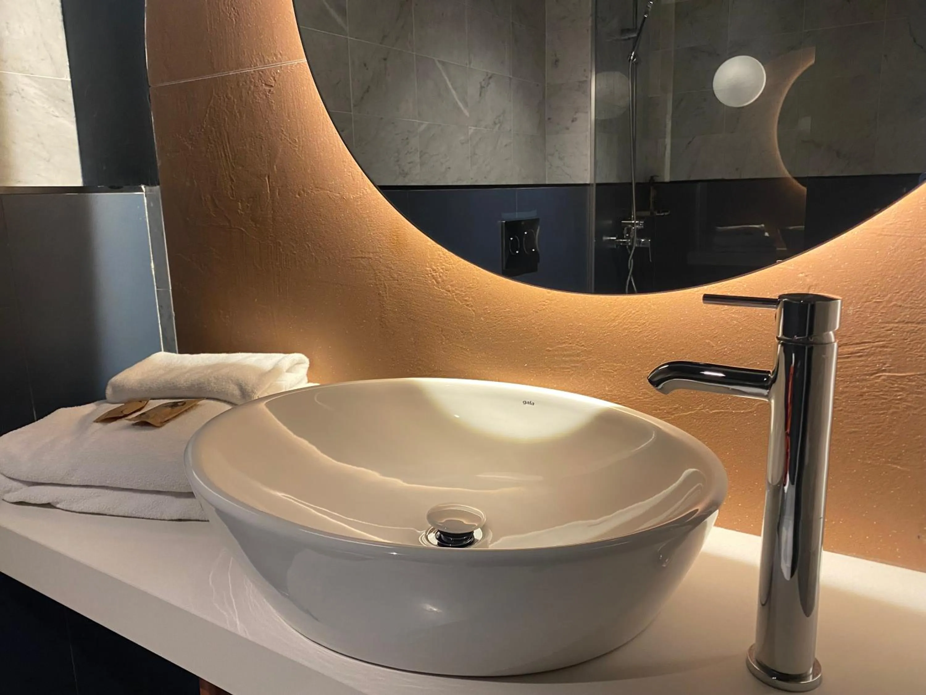 Bathroom in Onix Fira