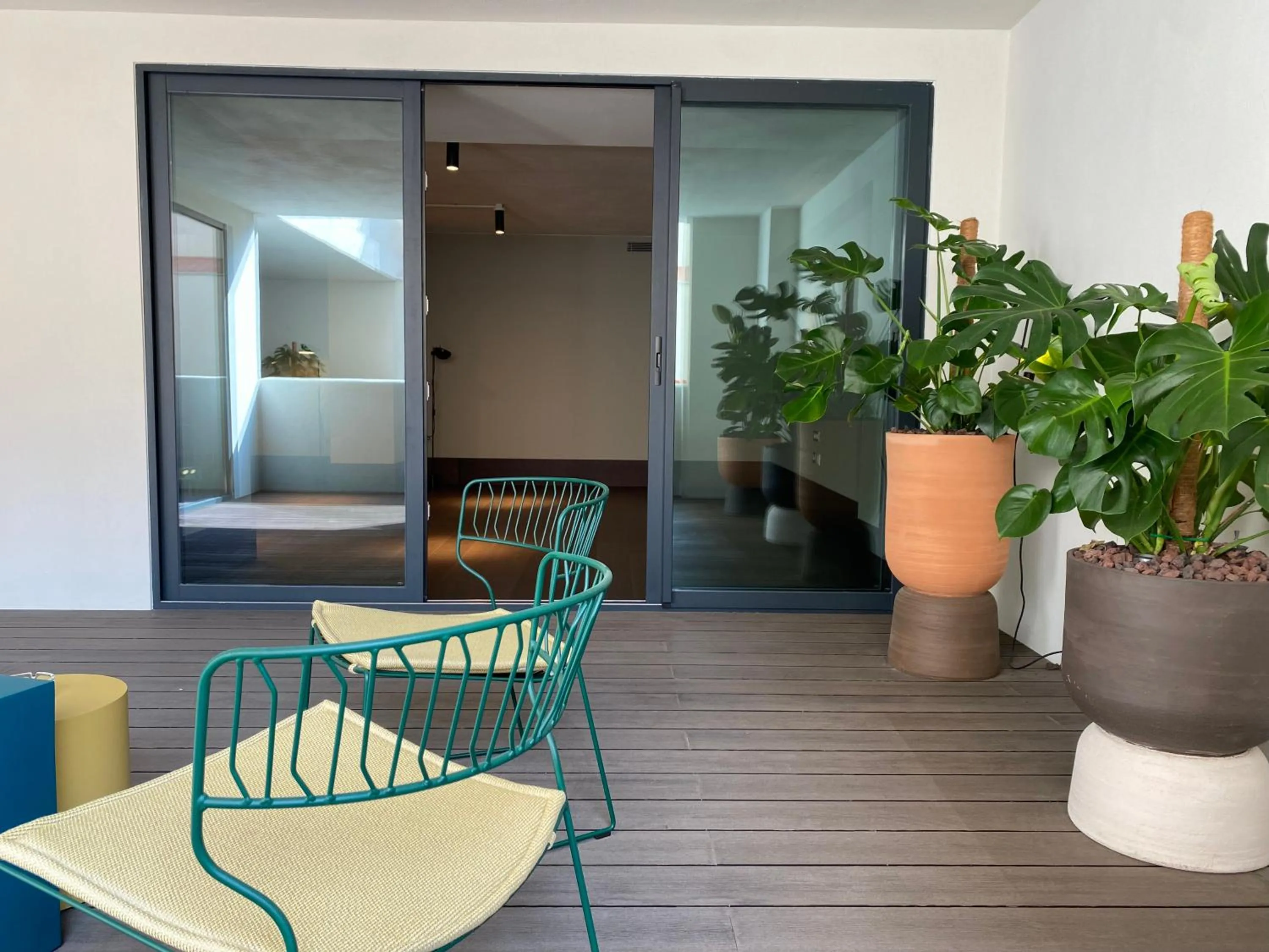 Seating area in Onix Fira