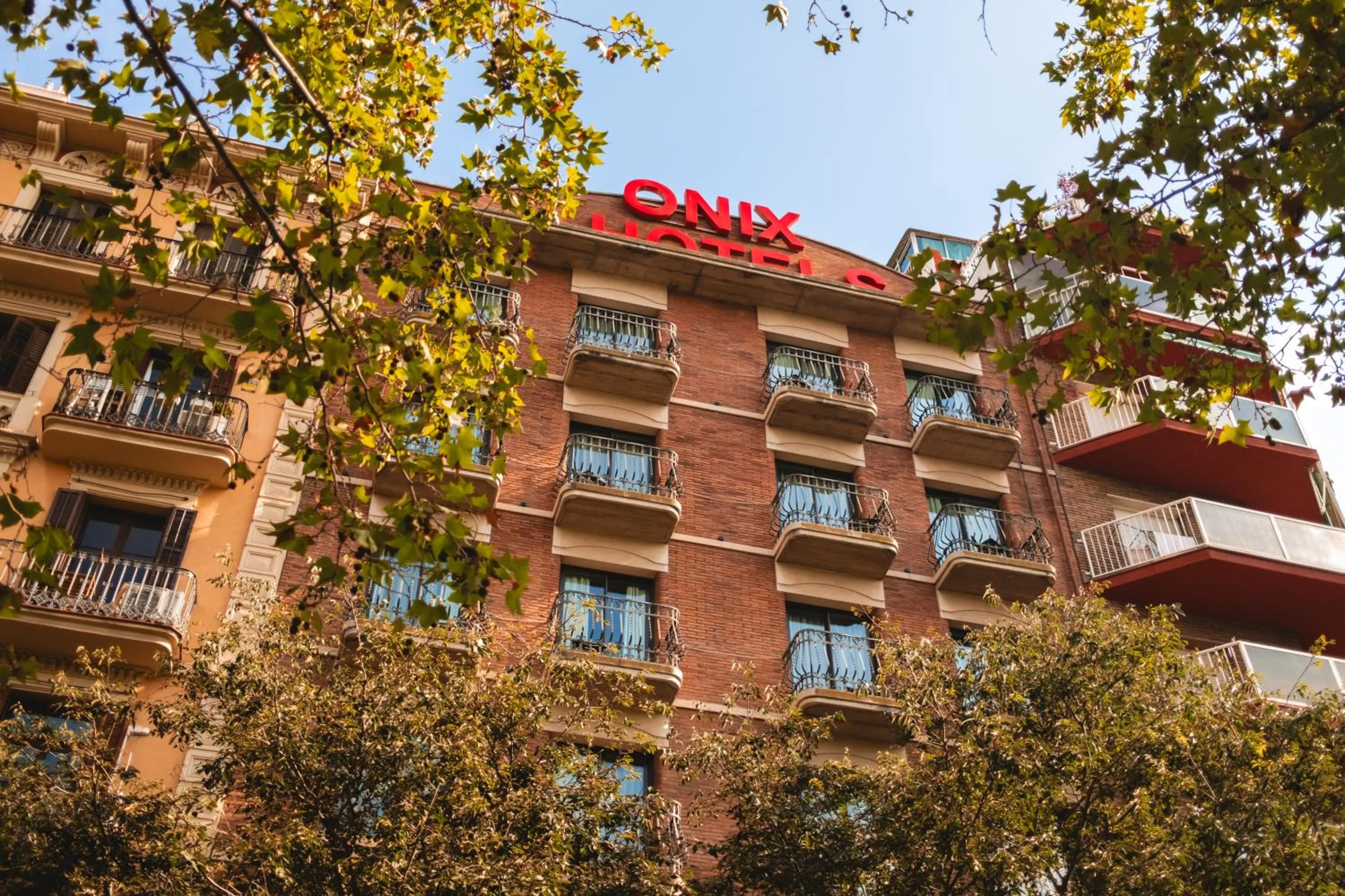 Property building in Onix Fira