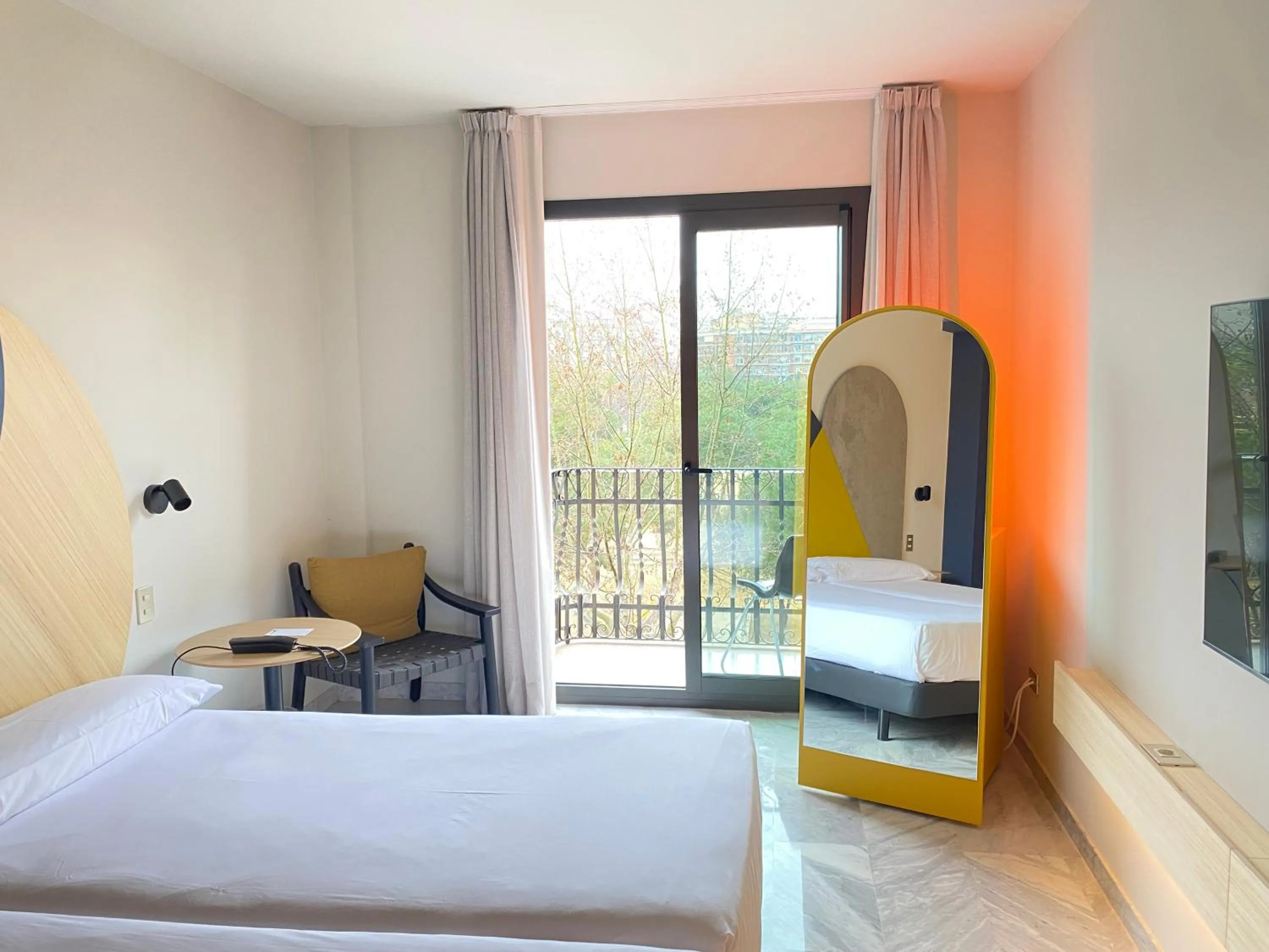 Decorative detail, Bed in Onix Fira