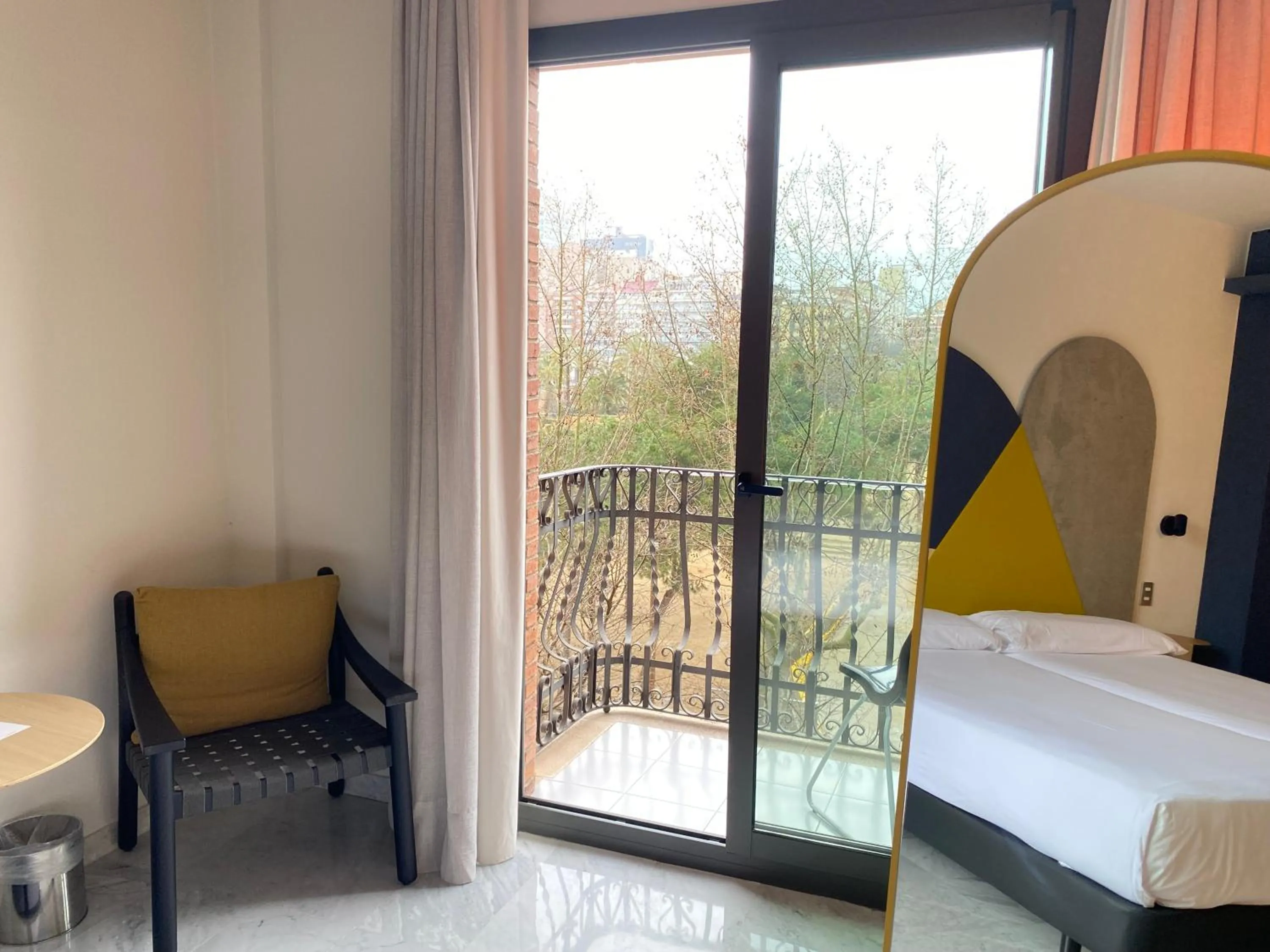 Decorative detail, Bed in Onix Fira