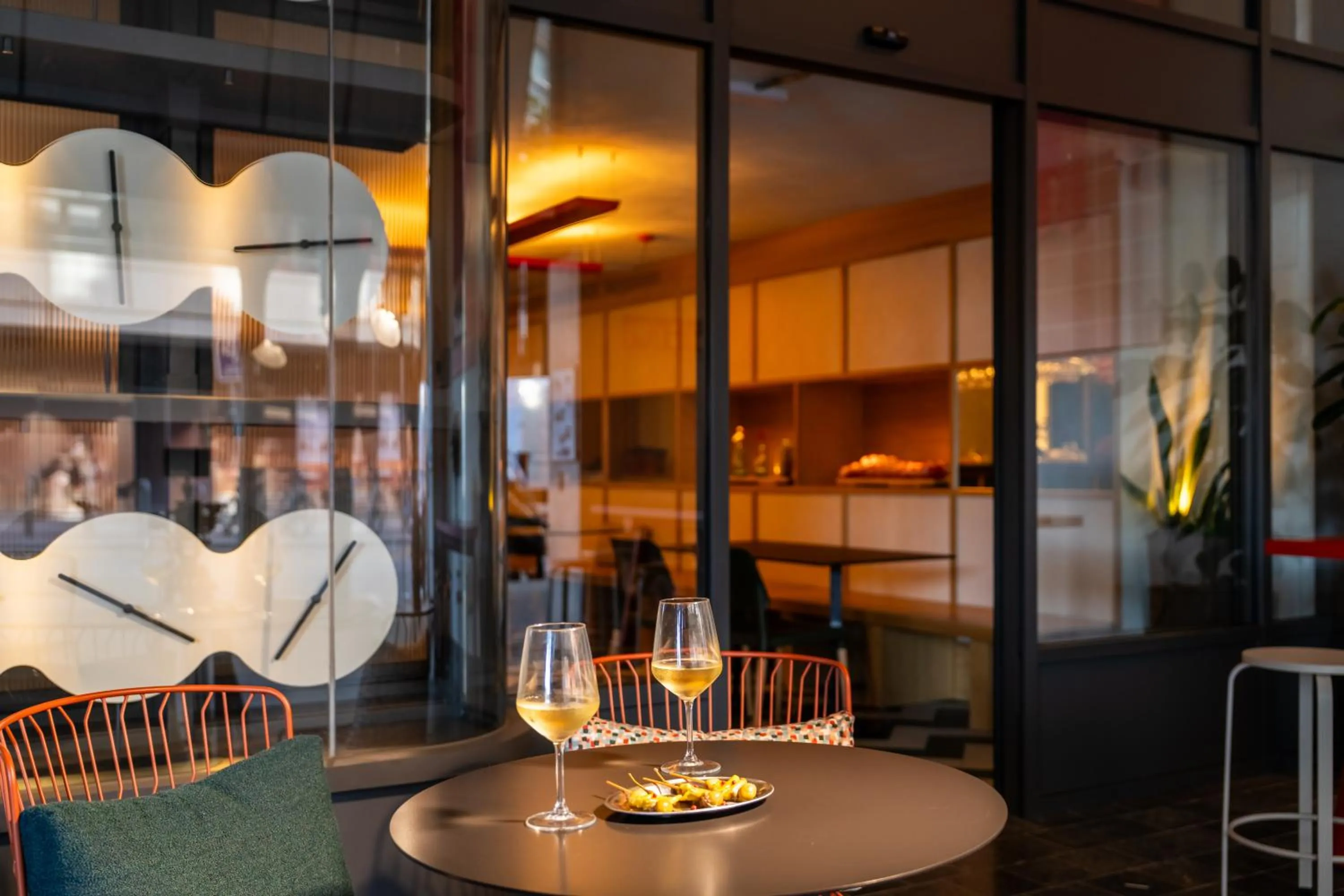 Seating area in Onix Fira