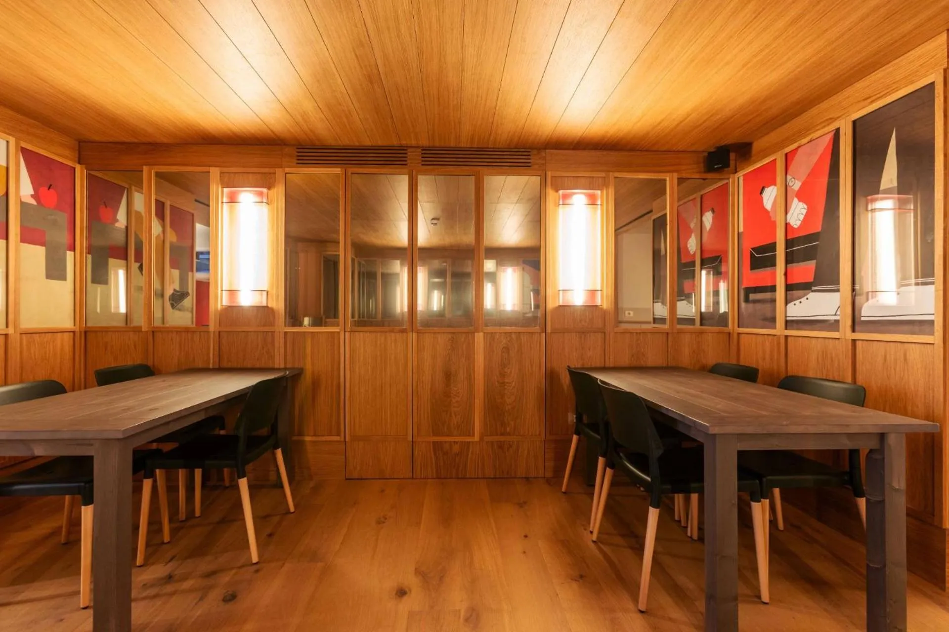 Dining area in Onix Fira