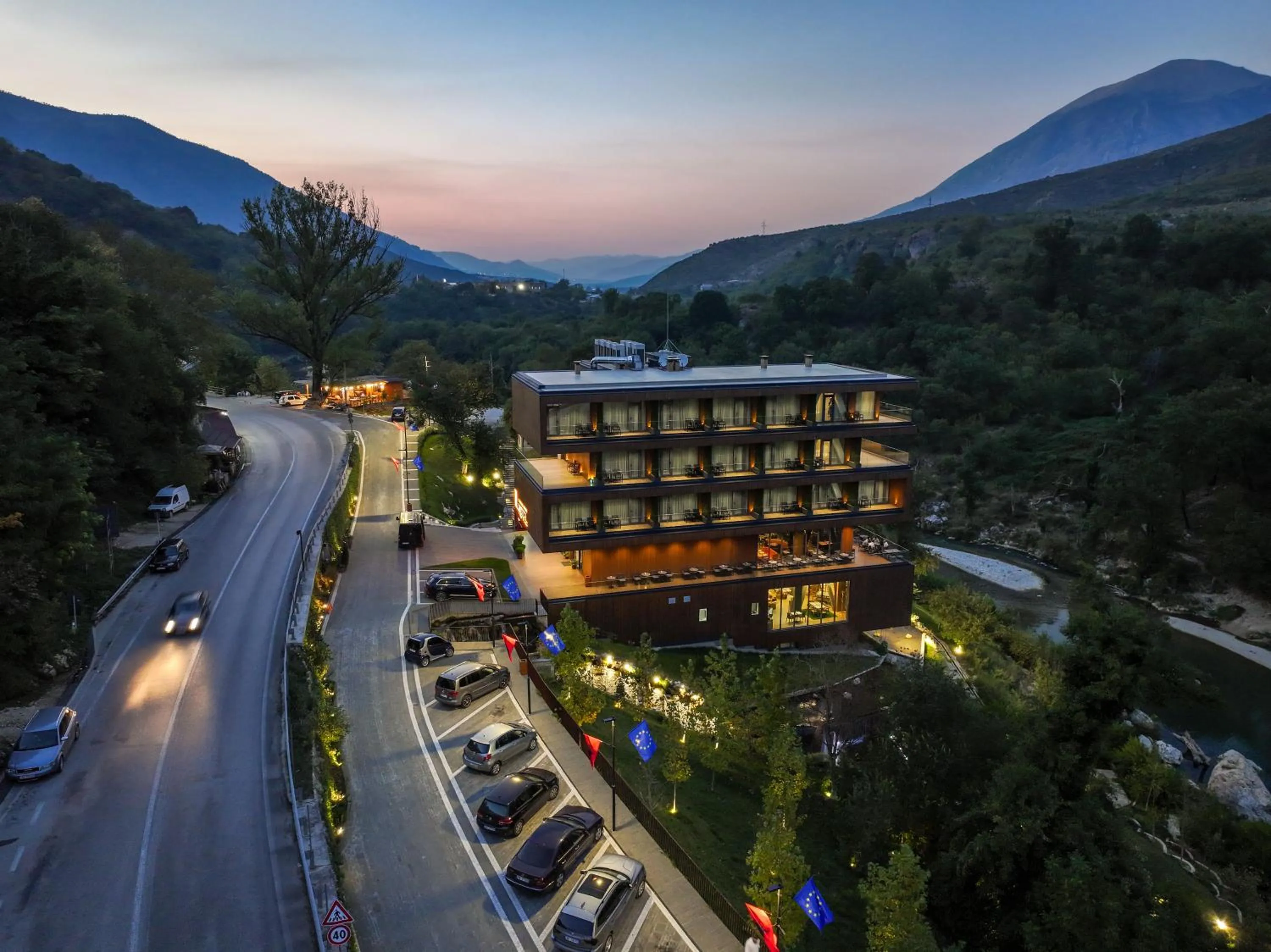 Property building in Hotel Uji Ftohte Tepelene