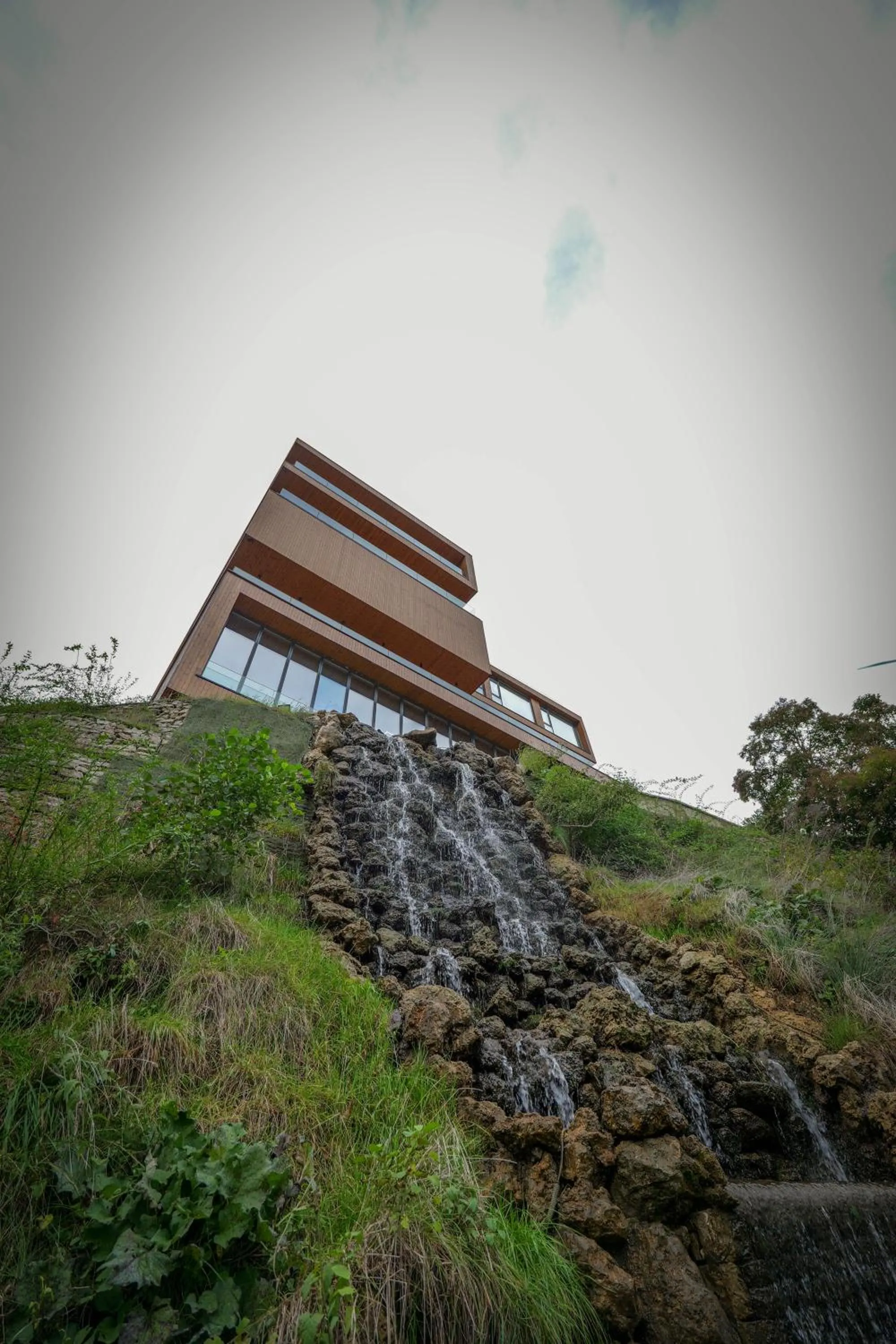 Property building in Hotel Uji Ftohte Tepelene