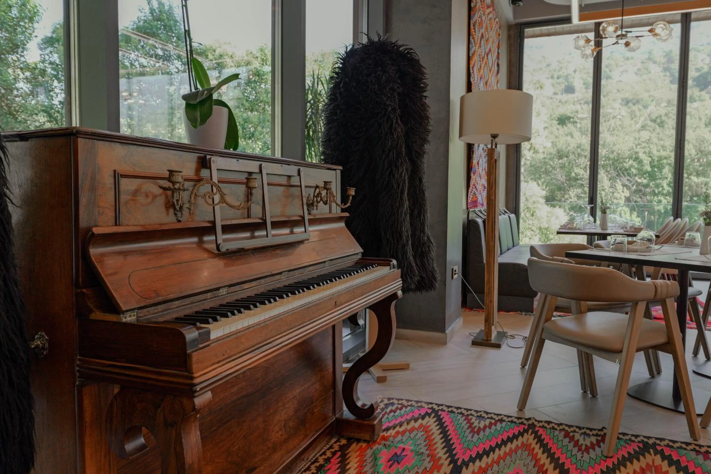 Restaurant/places to eat in Hotel Uji Ftohte Tepelene