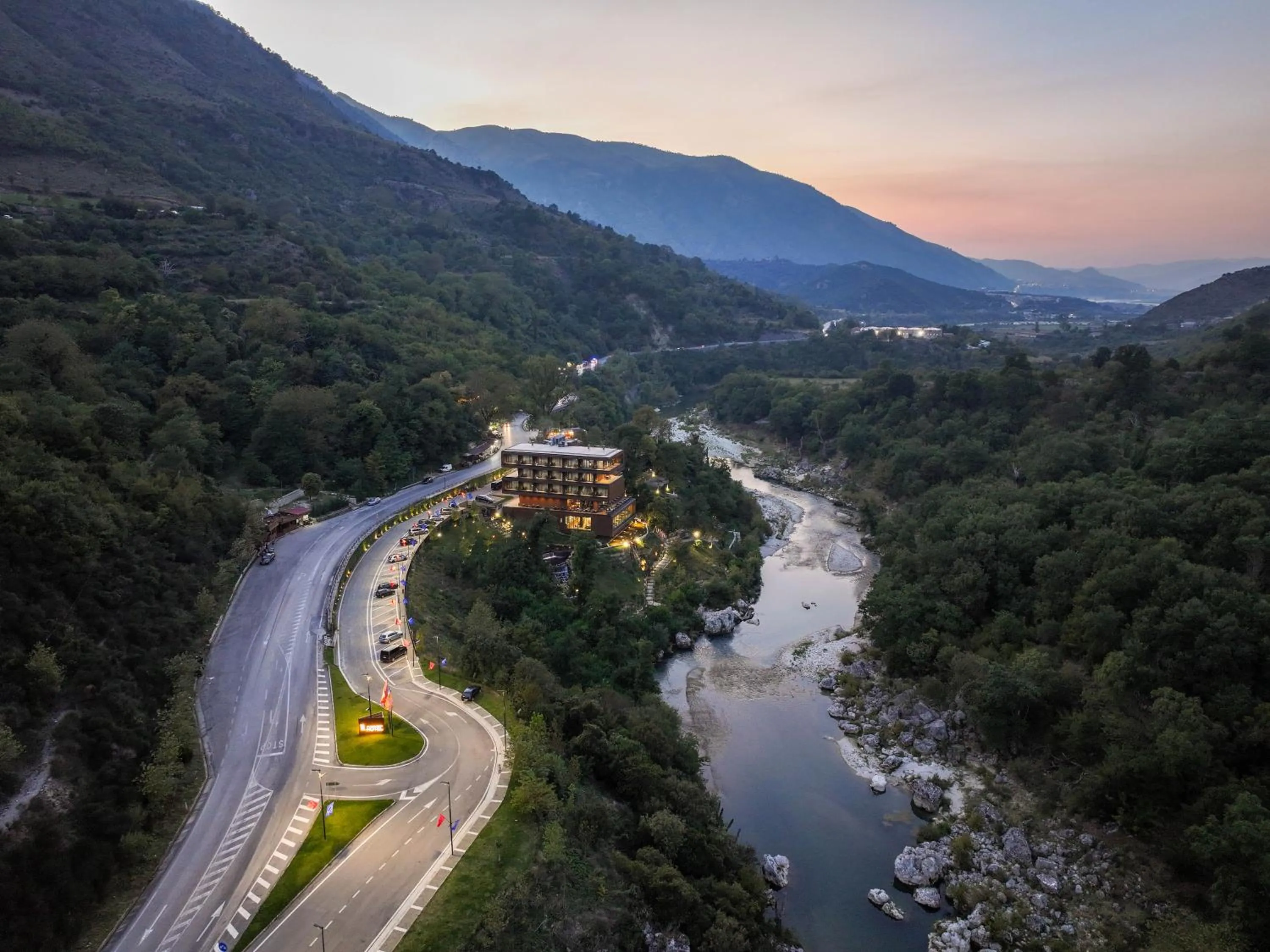 Property building in Hotel Uji Ftohte Tepelene