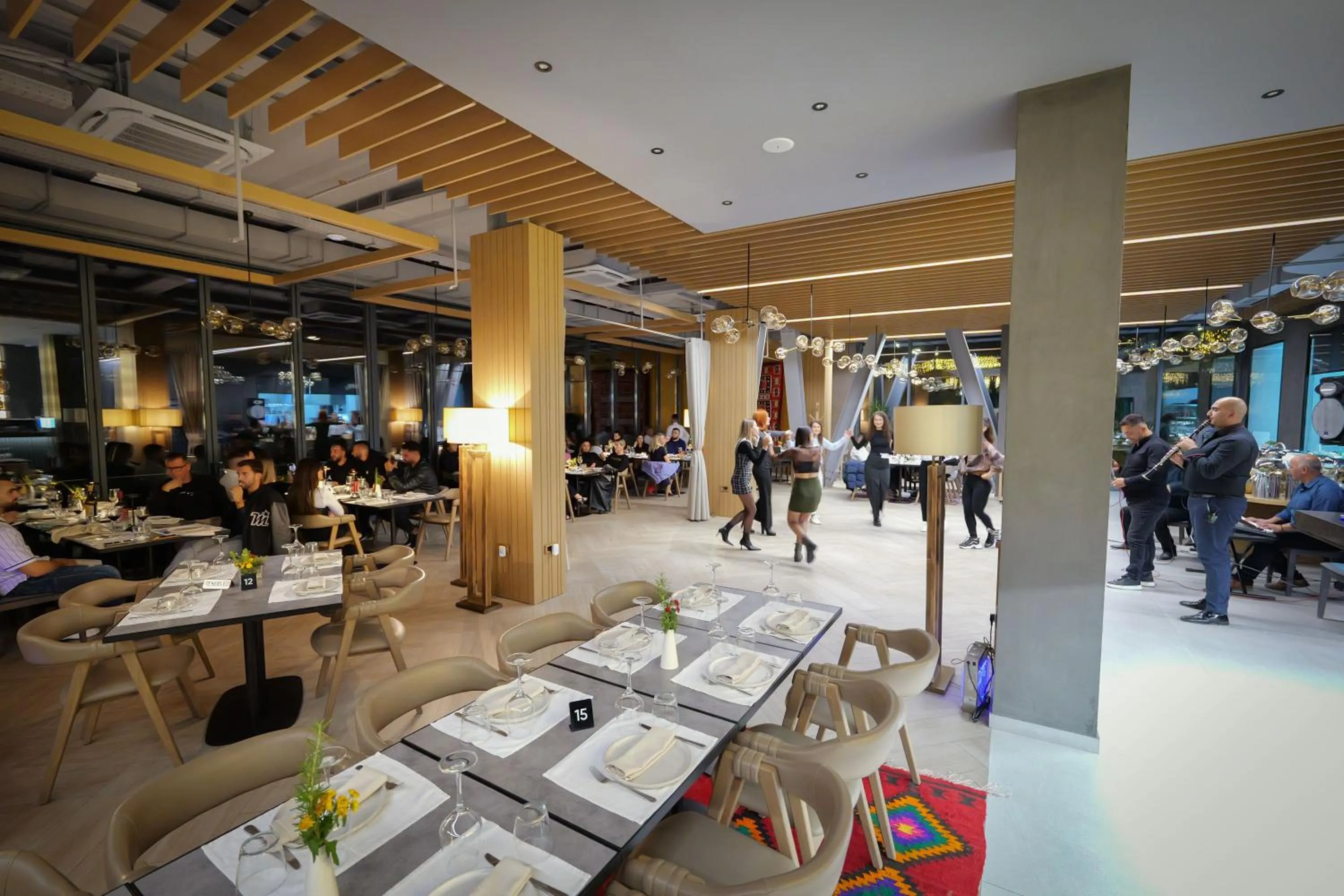 Restaurant/places to eat in Hotel Uji Ftohte Tepelene