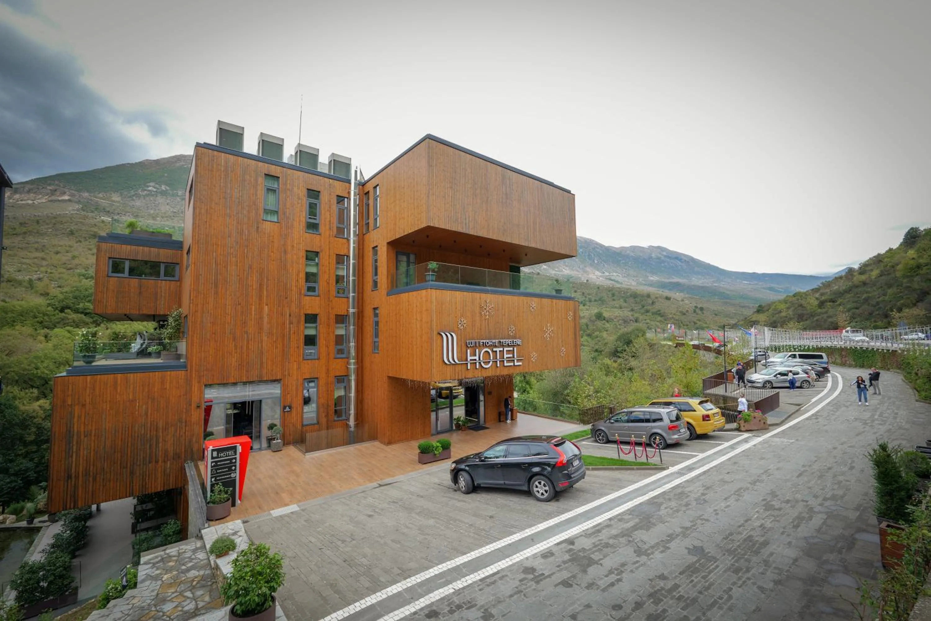 Property building in Hotel Uji Ftohte Tepelene